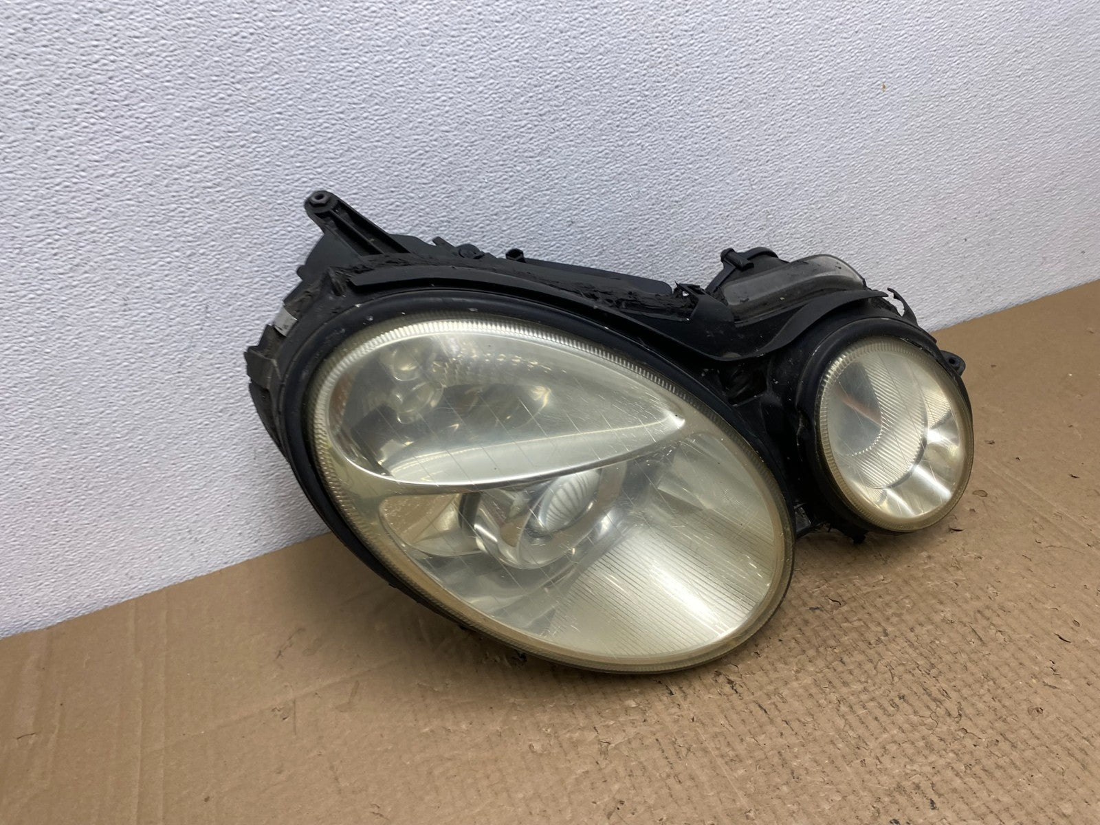 2003-2006 Mercedes E E320 E350 Class Right Passenger Halogen Headlight AC3943 DW2