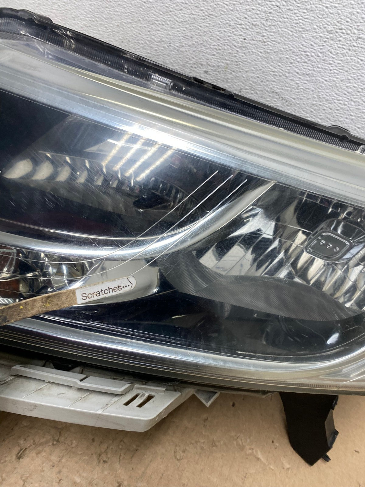 2013 to 2016 Nissan Pathfinder Left Driver LH Headlight Halogen AE8826 LK3