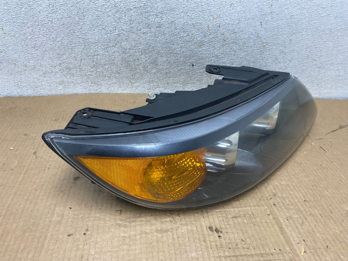 2011 to 2013 Kia Sorento Right Passenger RH Side Headlight Halogen AI8105 DW2