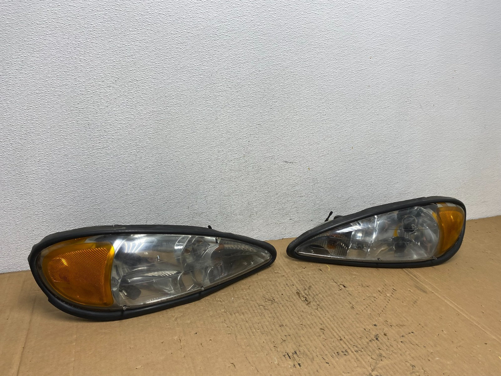 1999 to 2005 Pontiac Grand Am Left+Right Set Headlights AD1184 DG2