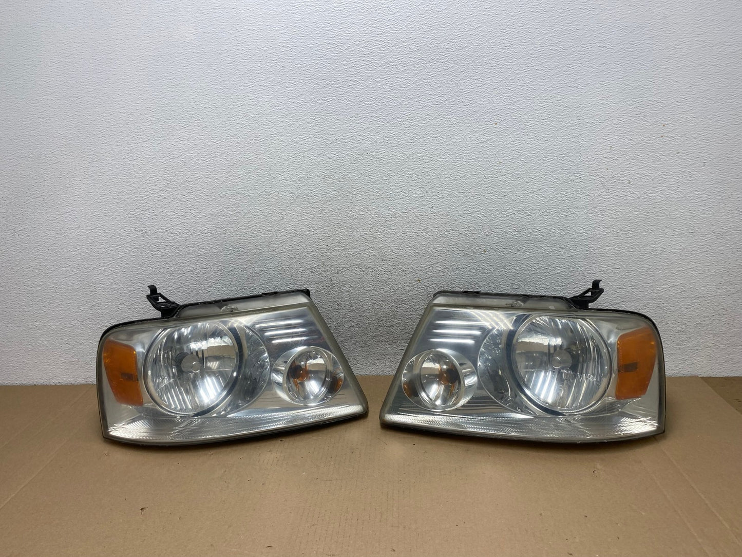 2004 to 2008 Ford F-150 F150 Left+Right Halogen Headlights AF3036 LK0