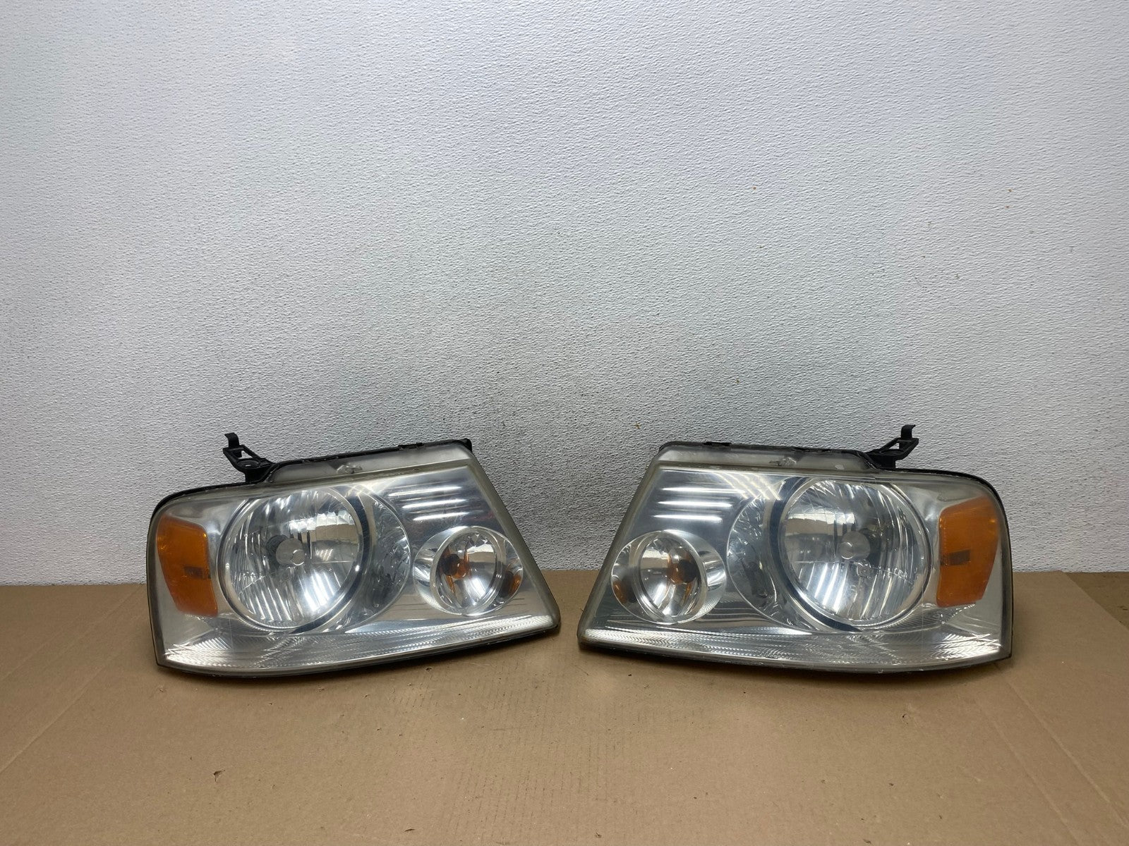 2004 to 2008 Ford F-150 F150 Left+Right Halogen Headlights AF3036 LK0