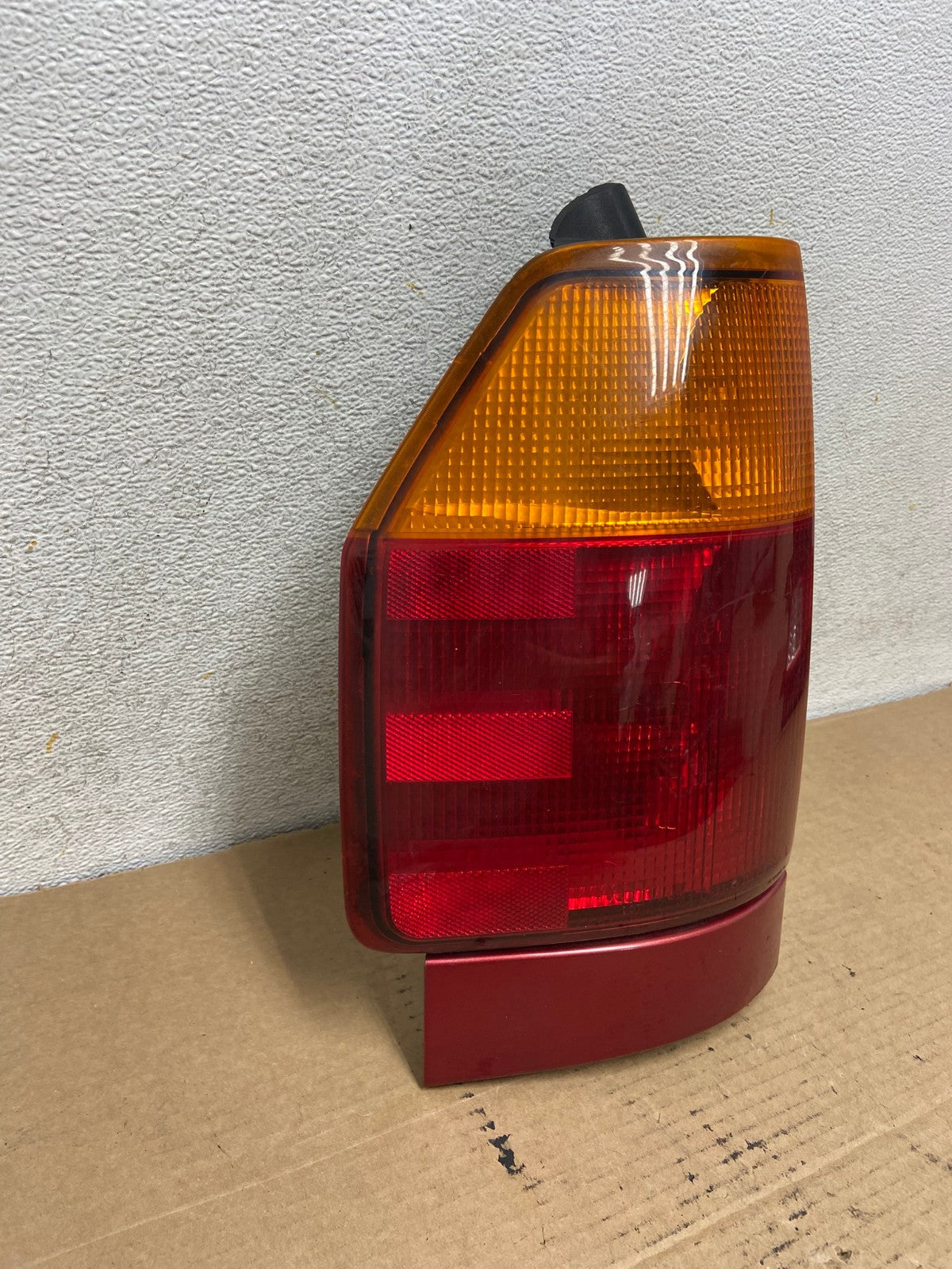 2002 to 2009 Gmc Envoy Left Driver Lh Side Tail Light AH4008 LK1