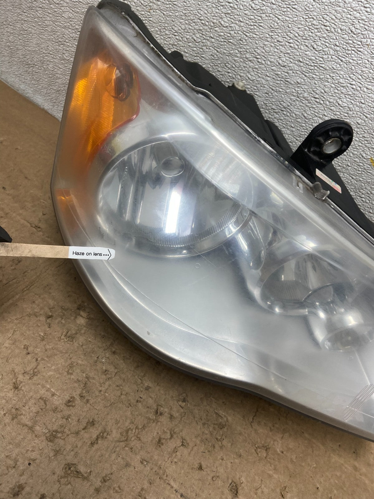2011 to 2016 Chrysler Town and Country Right Passenger Headlight Y8208 DW5