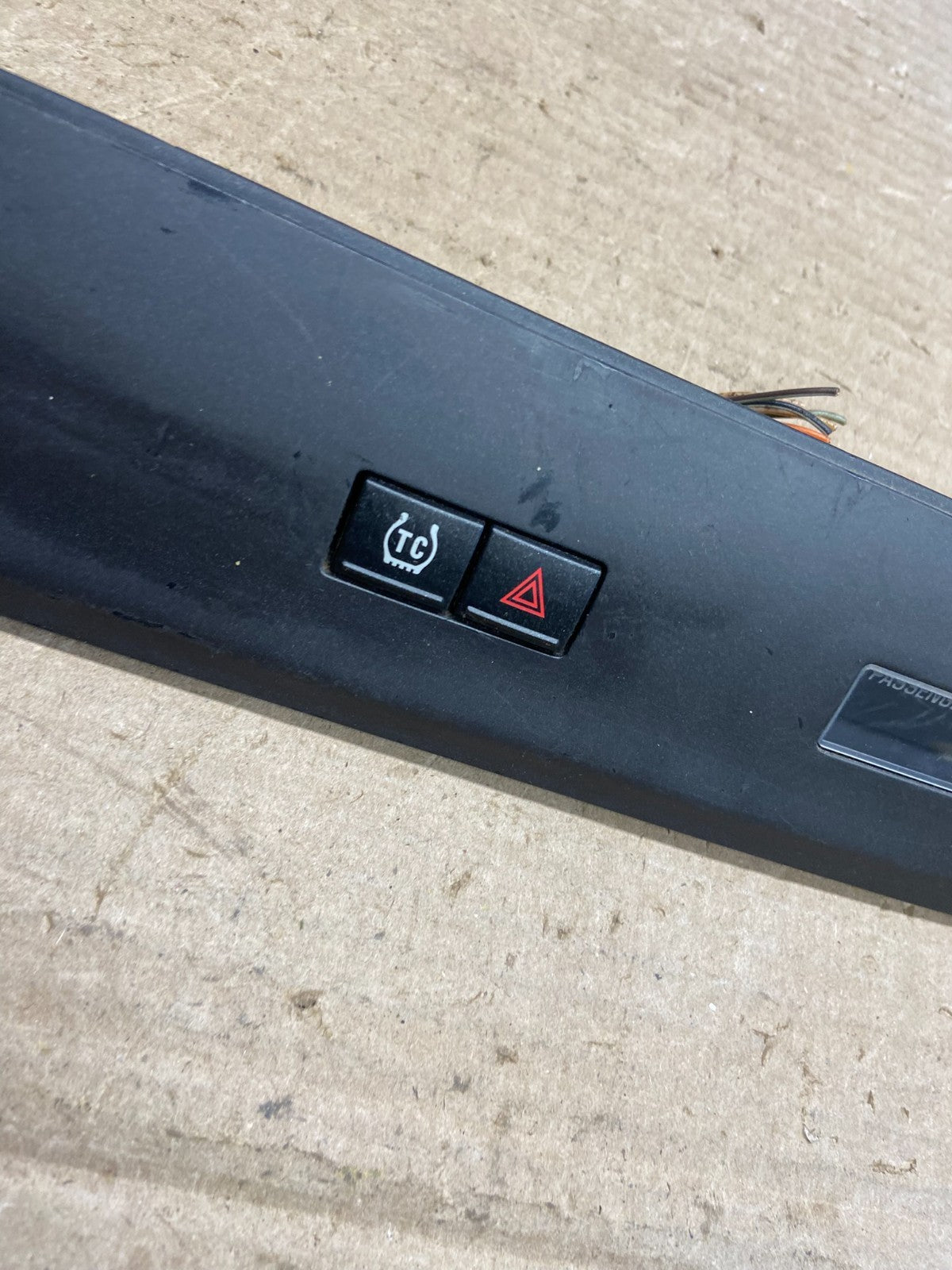 2005 to 2009 Buick Lacrosse Tire Pressure Emergency Hazard Switch Air AH3839 DG2