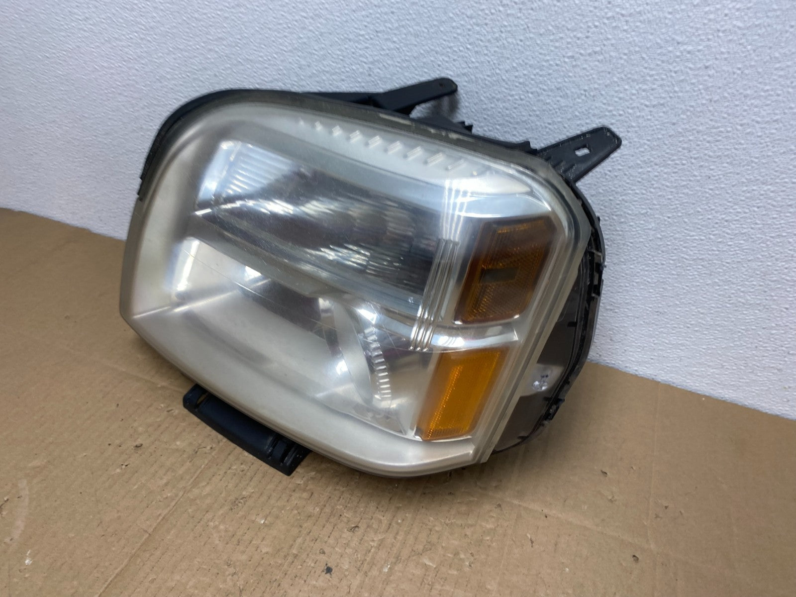 2010 to 2015 GMC Terrain Halogen Left Driver Lh Side Headlight AB8184 DW1