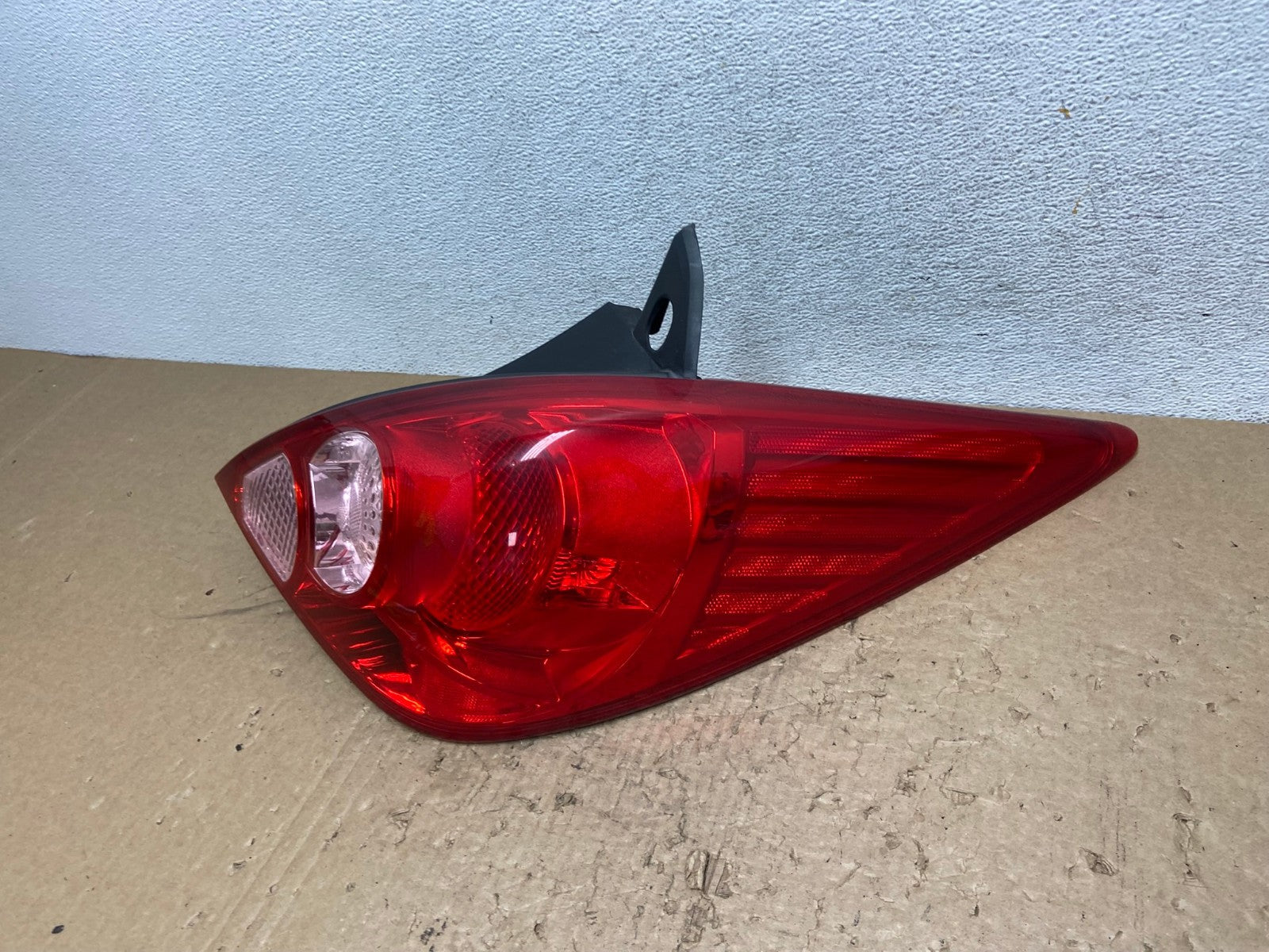 2007 - 2012 Nissan Versa Hatchback Right Passenger Side Tail Light AG1414 LK1