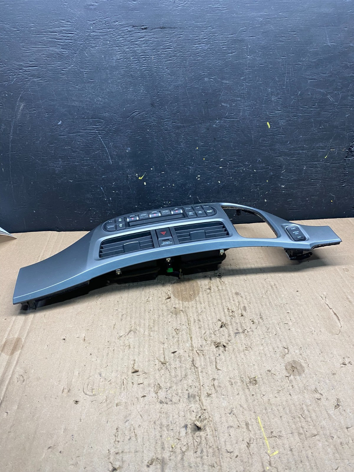 2005 to 2010 Honda Odyssey  Radio Climate Control Dash Trim Bezel Oem p1714 DG3