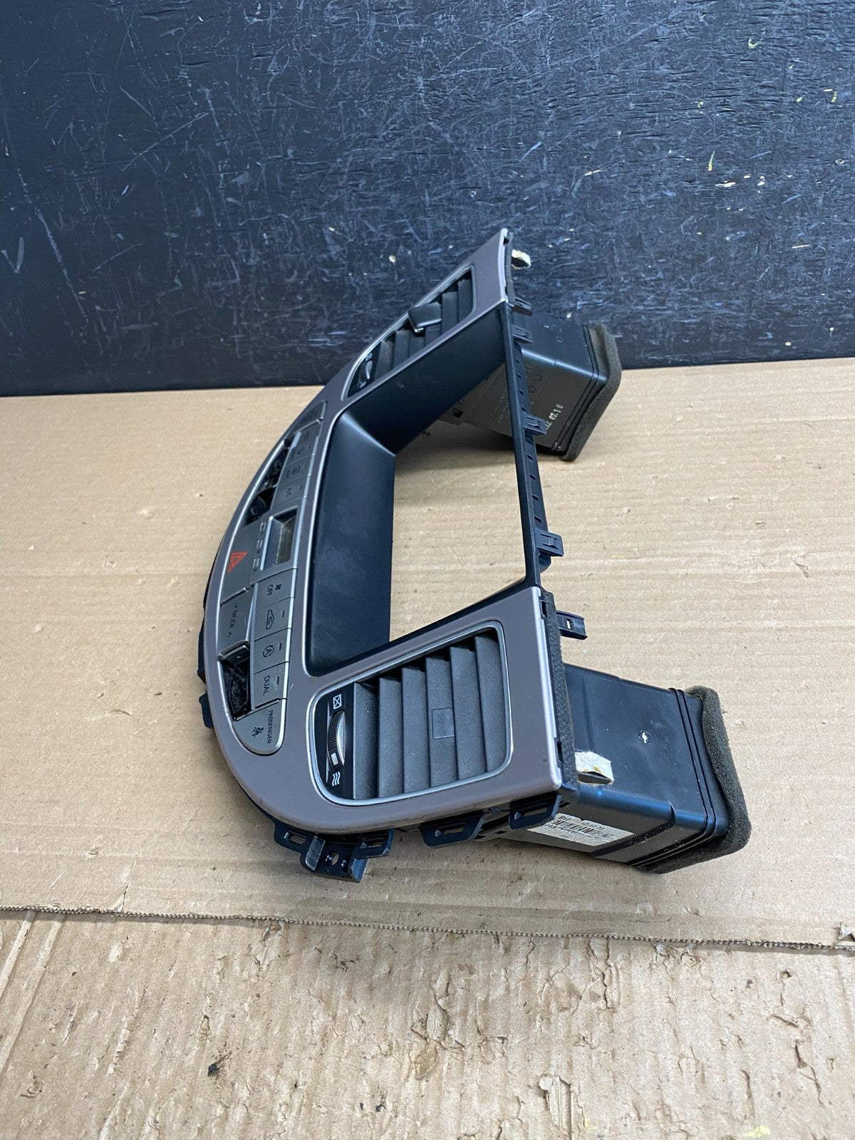 2009 to 2014 Hyundai Genesis A/C Heater Temperature Climate Control OE AG0167 DG2