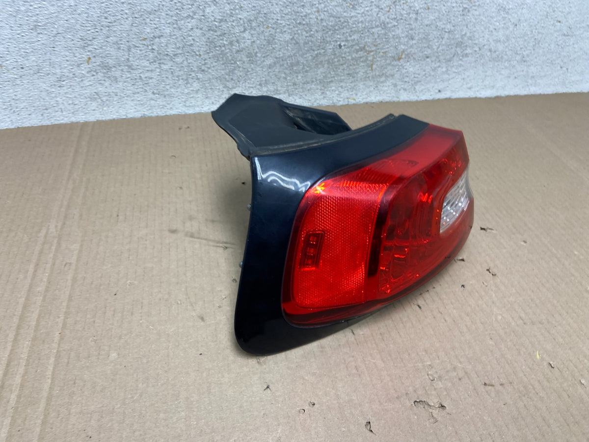 2014 to 2018 Jeep Cherokee Left Driver LH Side Tail Light AI9475 LK2