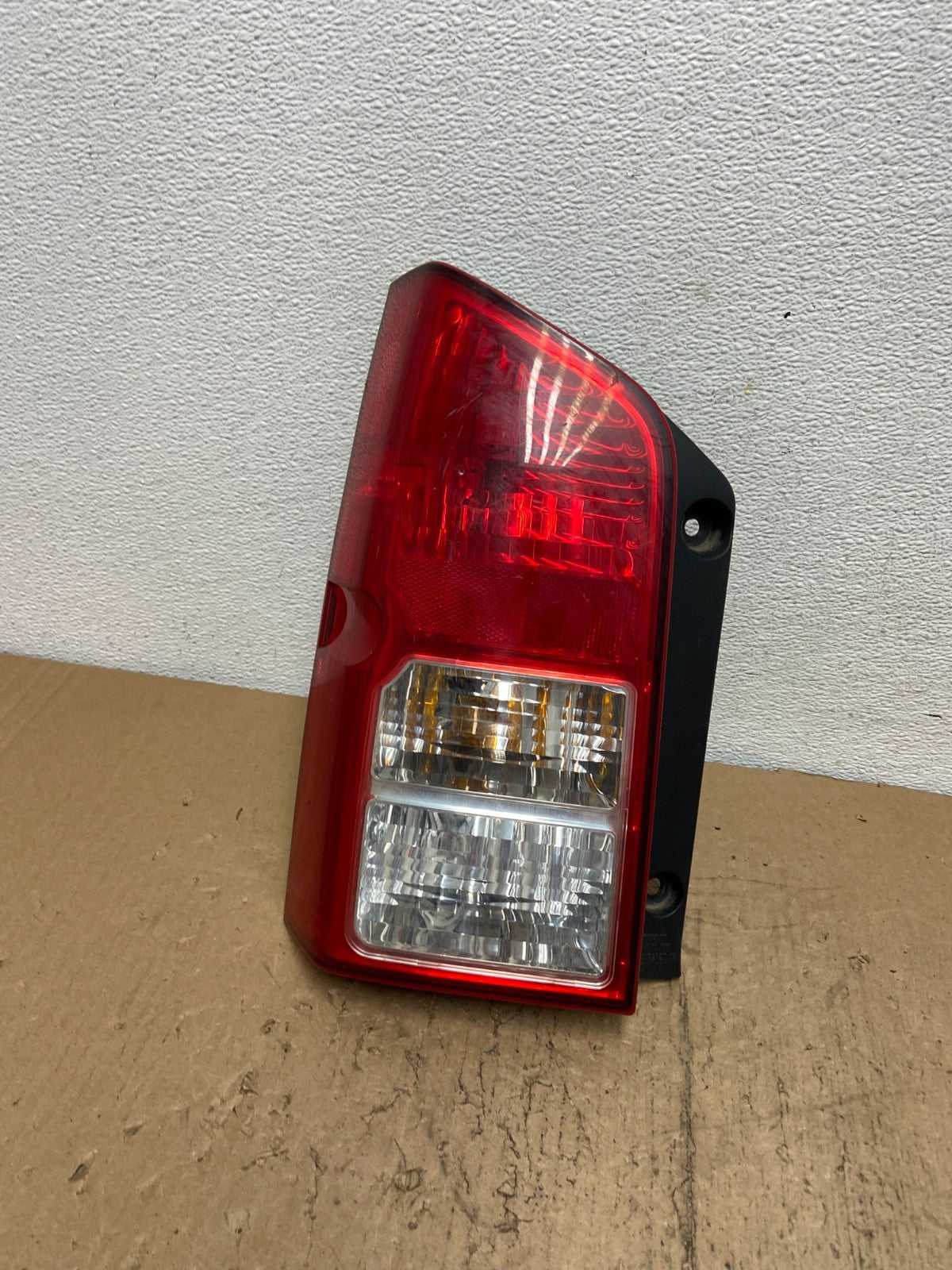 2005 to 2012 Nissan Pathfinder Tail light Left Driver Lh Side AC7400 DW0