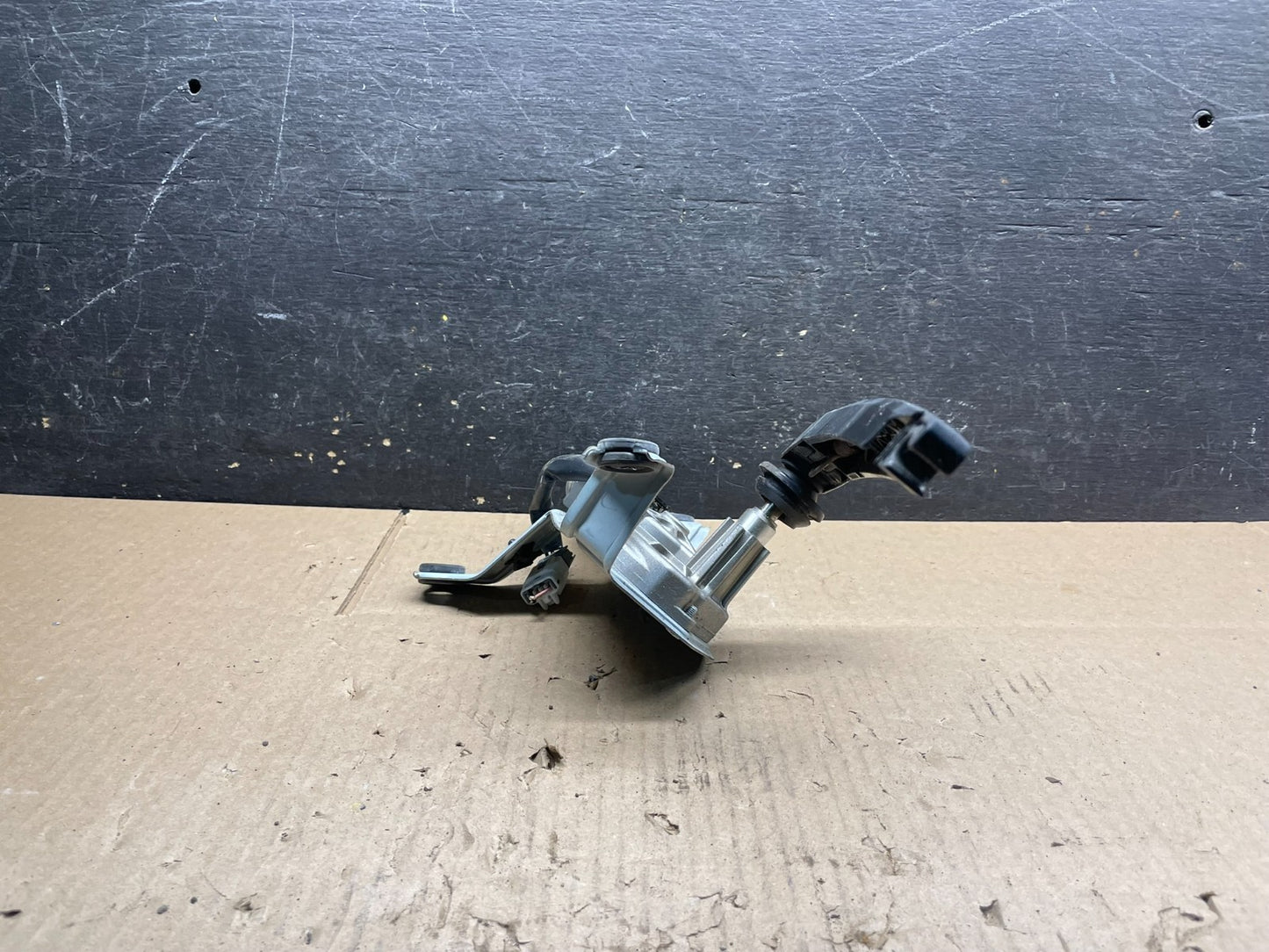 2014-2015 Kia Sorento Rear Glass Windshield Wiper Motor V8765 DG4
