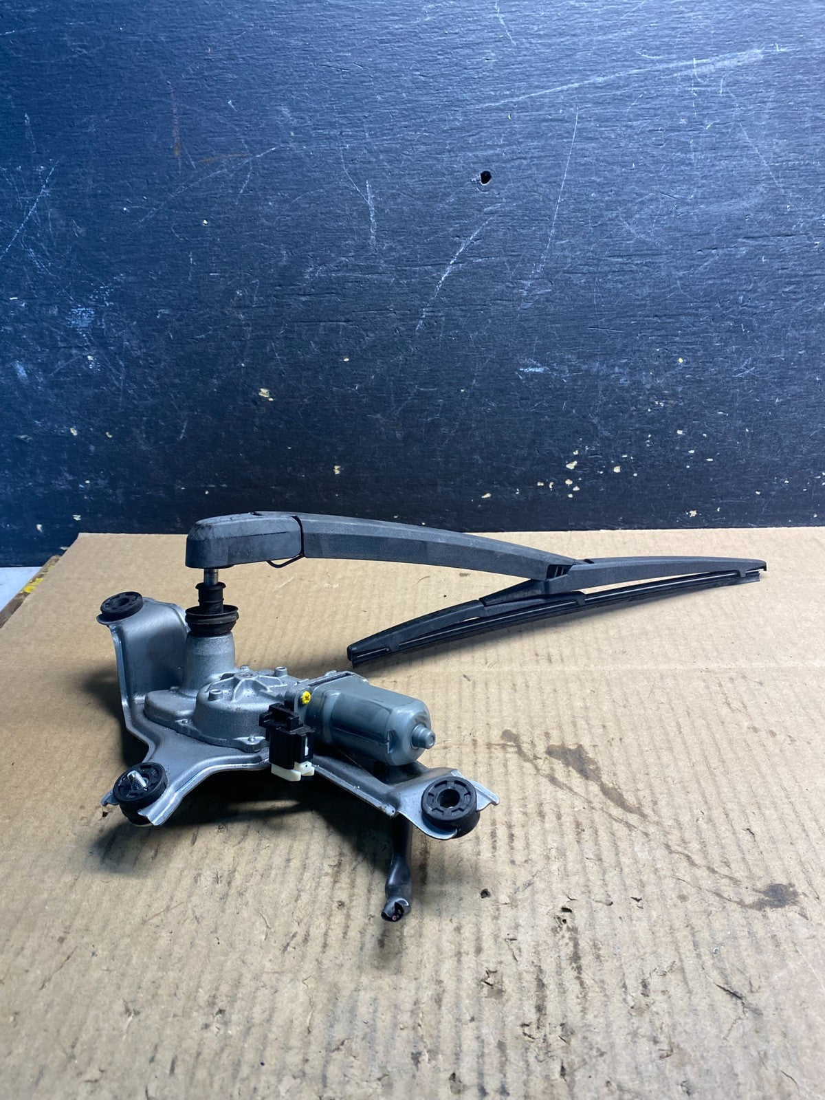 2012 to 2017 Mazda 5 Windshield Rear Wiper Motor z4770 DG1