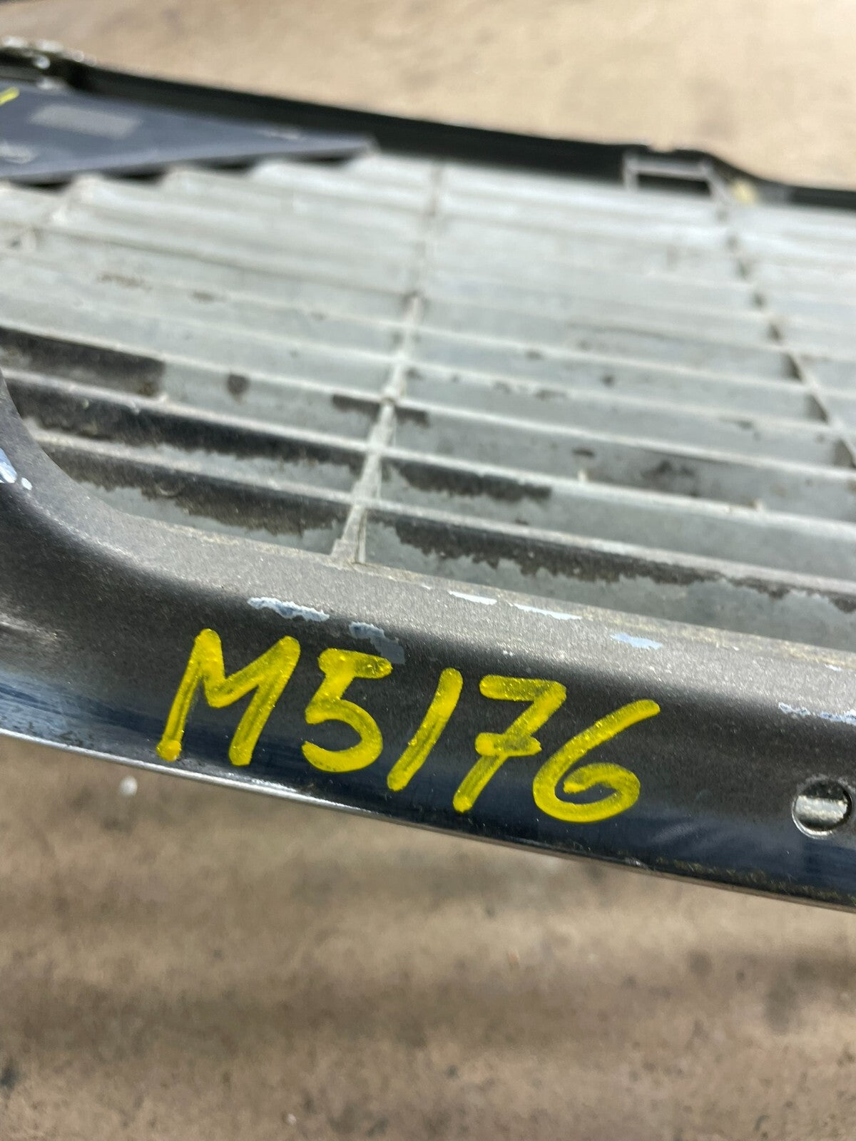 1994 to 1998 Mercedes-Benz W140 S600 S500 S320 Front Upper Grille M5176 DG13