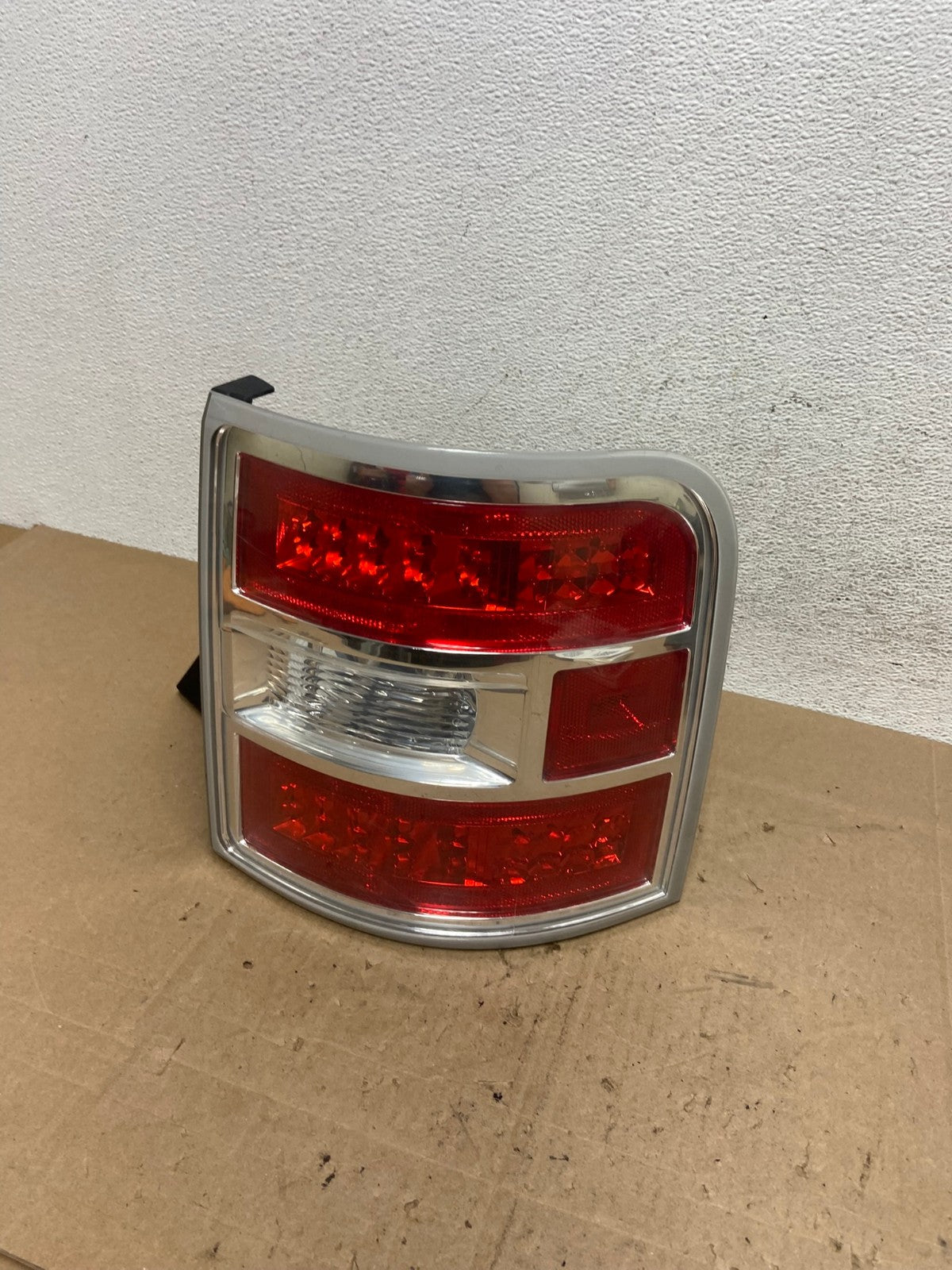 2009 to 2011 Ford Flex Right Passenger RH Side Tail light AE6094 LK0