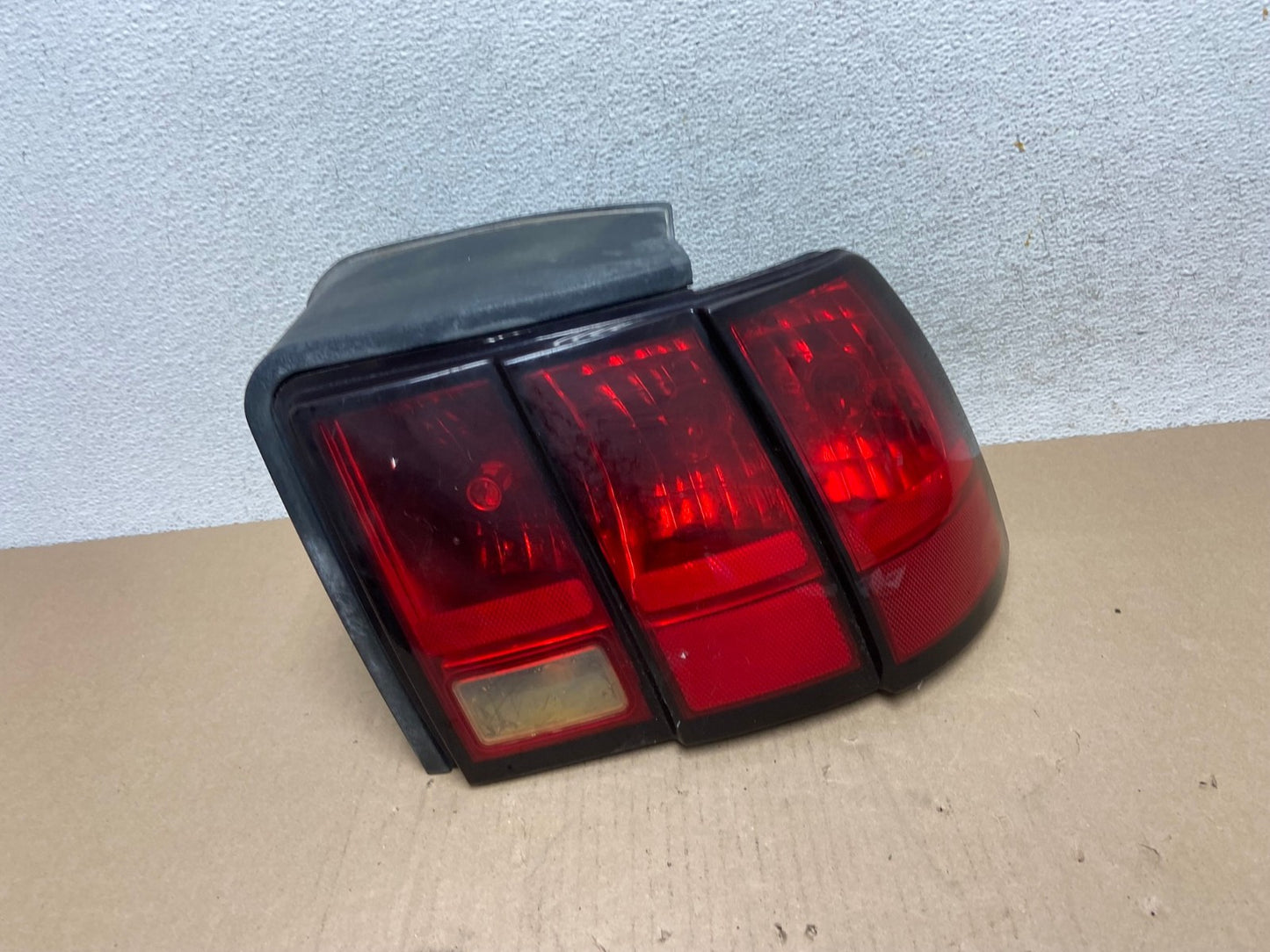 1999-2004 Ford Mustang Right Passenger Rh Side Tail Light AG6657 LK0