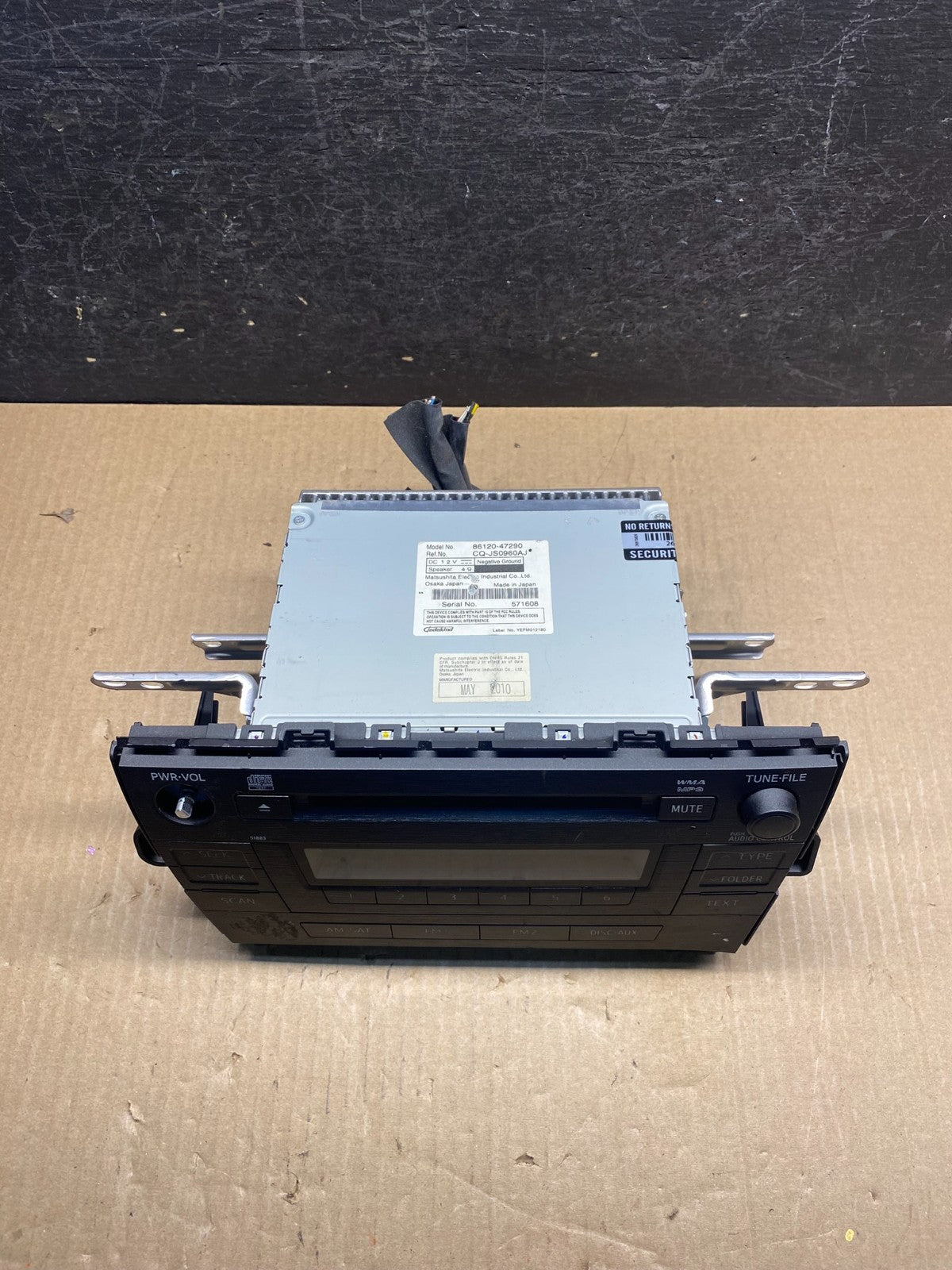 2010 to 2011 Toyota Prius Radio Stereo Receiver Aux Disc CD Player AG3963 DW3