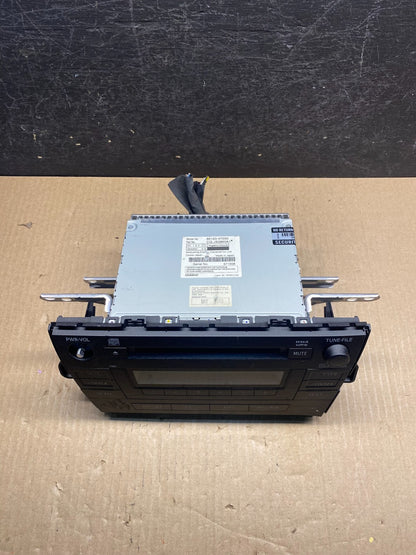 2010 to 2011 Toyota Prius Radio Stereo Receiver Aux Disc CD Player AG3963 DW3