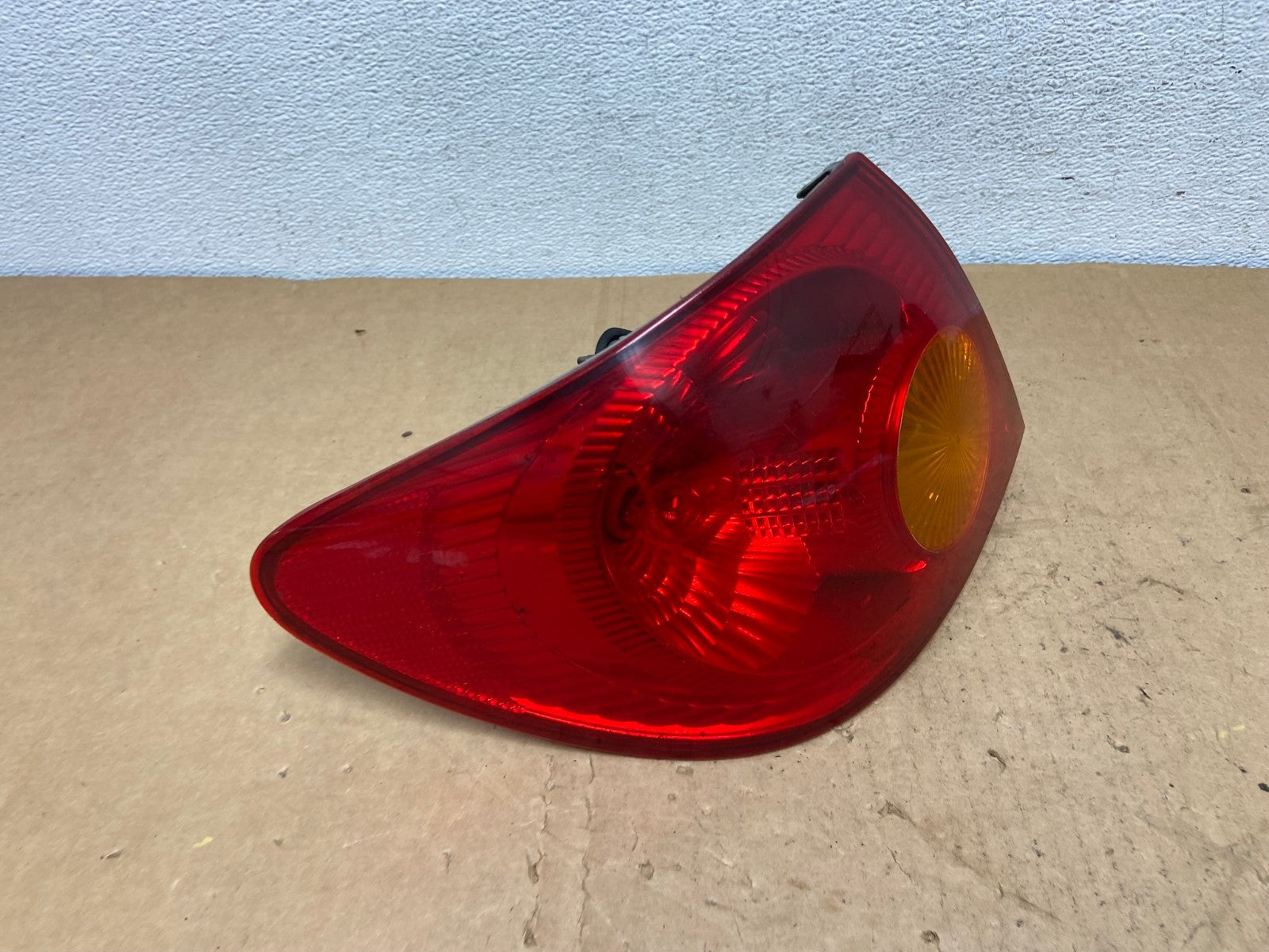 2003 to 2005 Toyota Corolla Left Driver Lh Side Tail Light AD1288 LK2