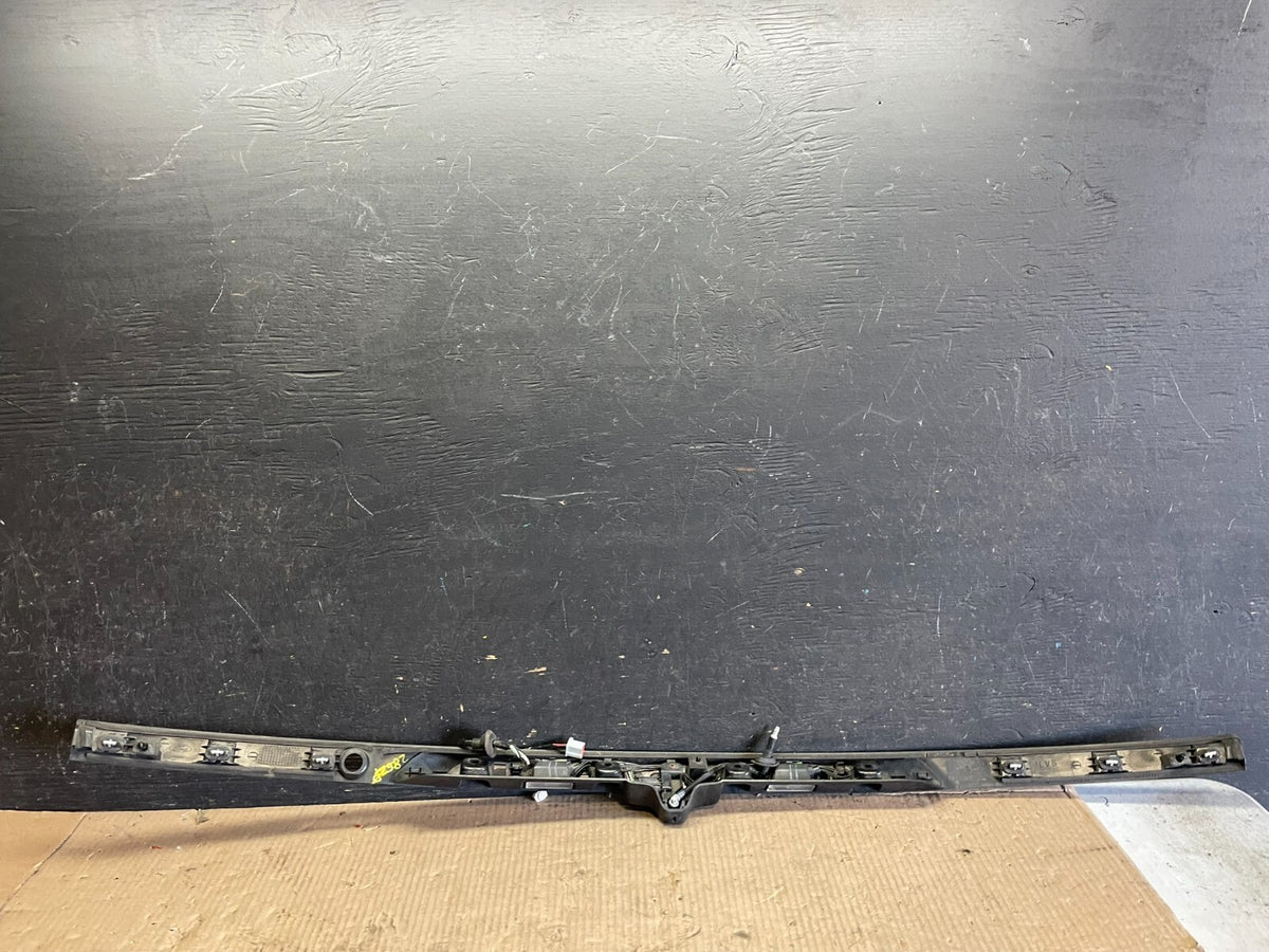 2016 - 2019 Ford Explorer Interceptor Rear Tailgate Molding With Camera M2941 DG4