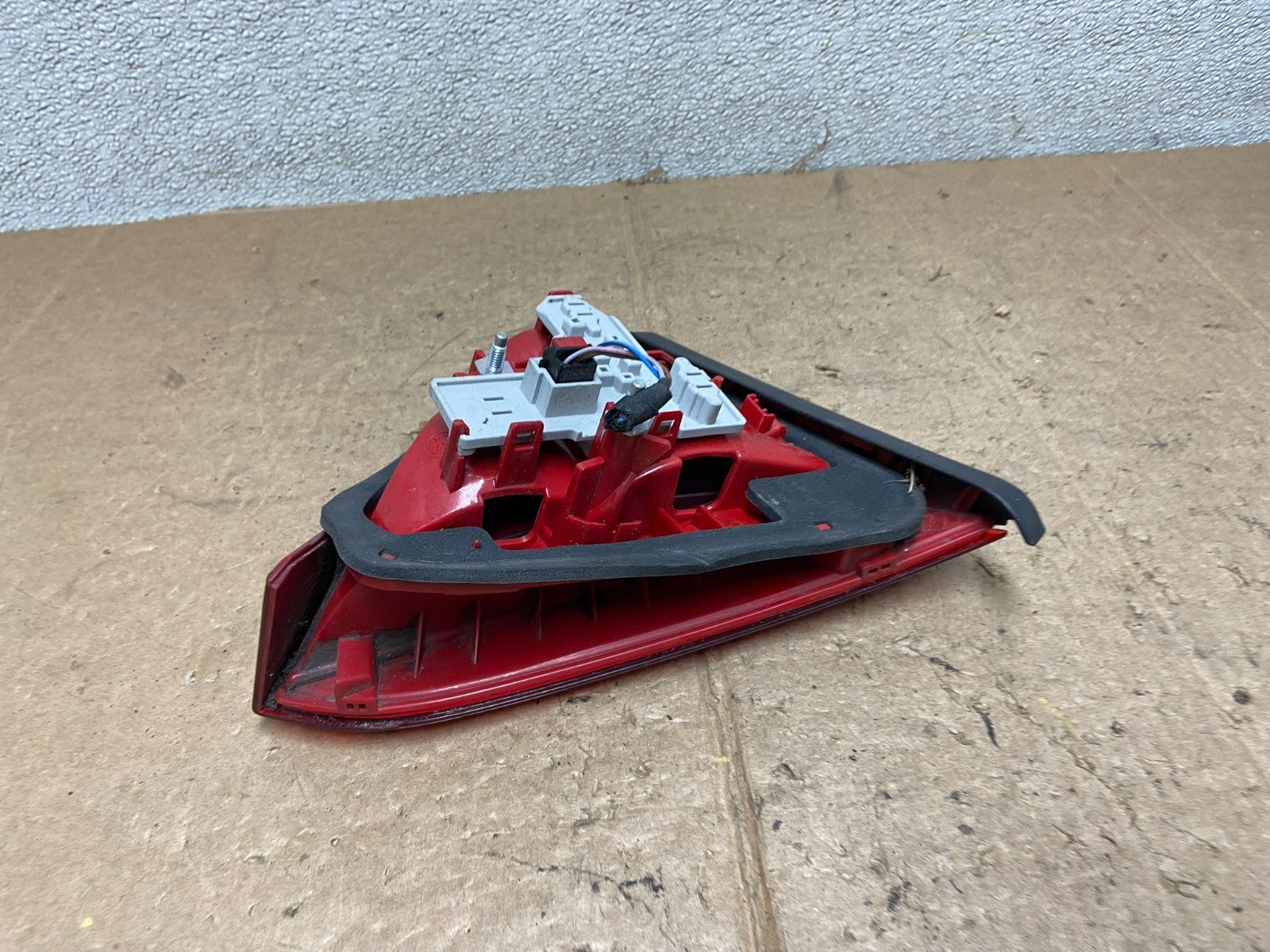 2012 to 2015 Volkswagen Passat Right Passenger Tail light inner Oem AA4099 DW4