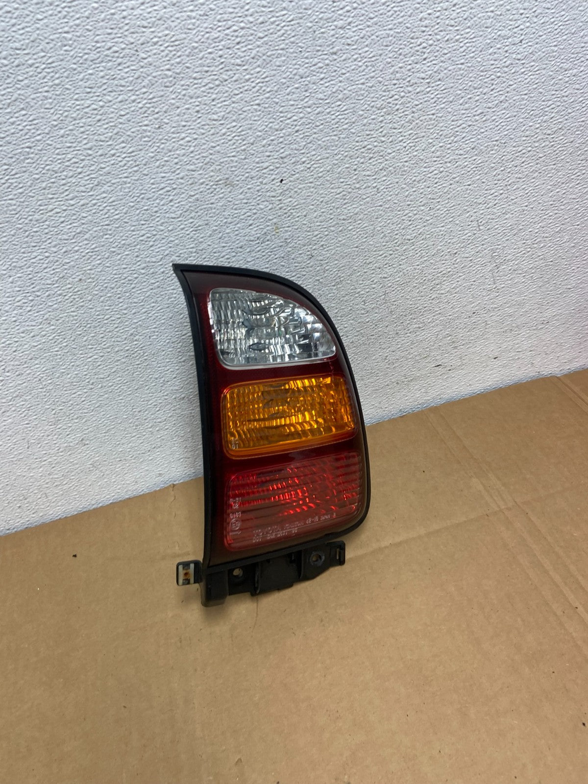 1998 2000 Toyota RAV4 Right RH Passenger Side Tail Light AC7440 DG2