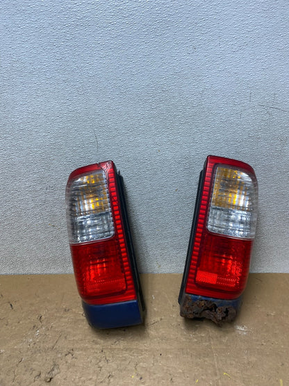 2000 to 2004 Isuzu Rodeo Left+Right Side Tail Lights OEM V6413 DW0