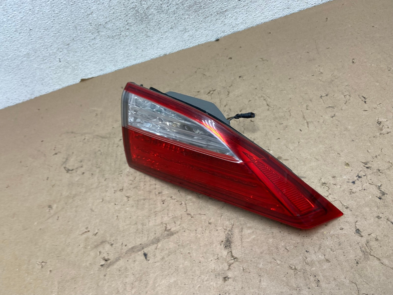 2011 2012 2013 Hyundai Elantra Inner Tail Light Right Passenger AG4473 LK1