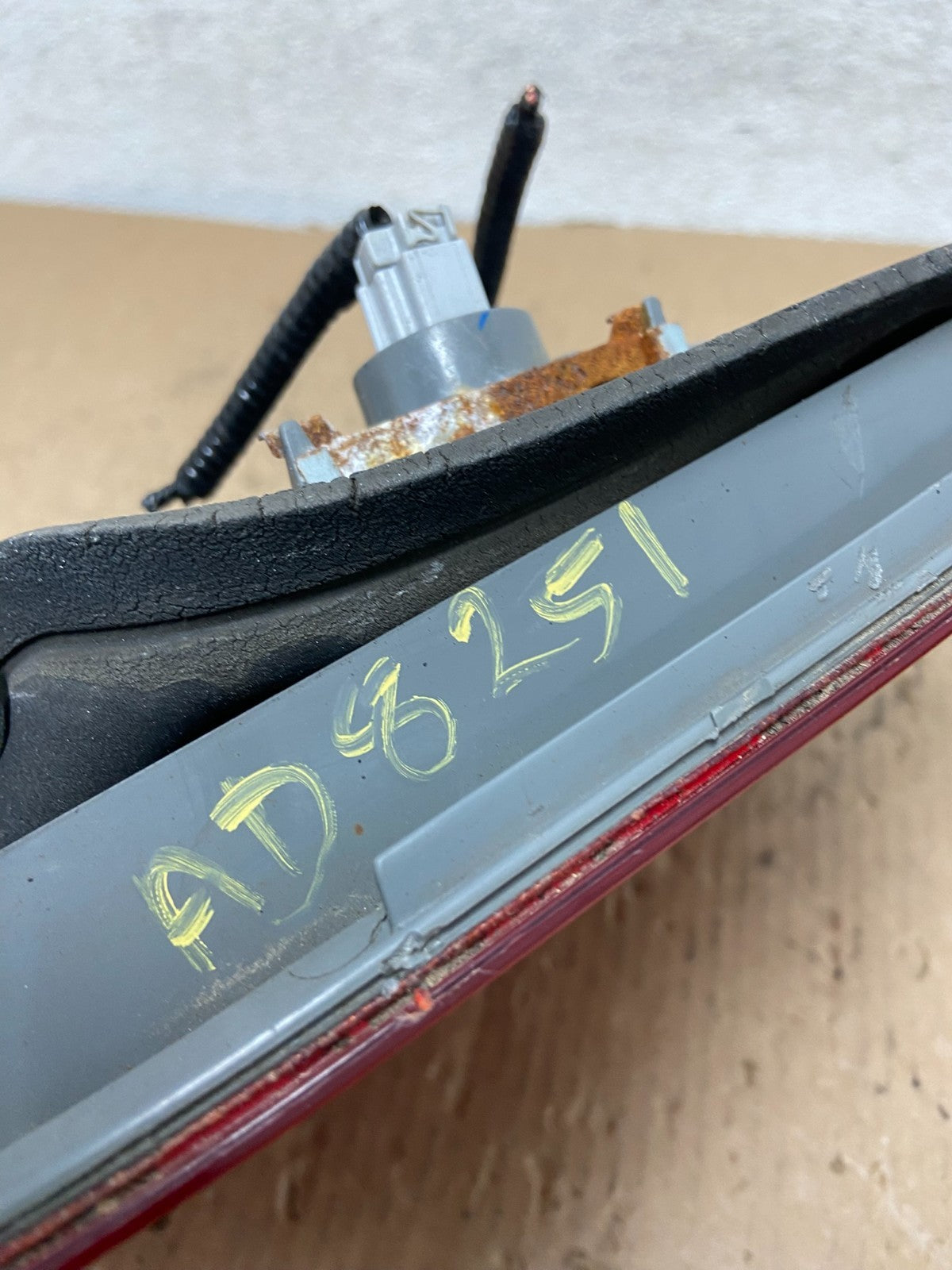2005 2006 2007 Honda Odyssey Inner Right Passenger RH Tail Light AD8251 DW6