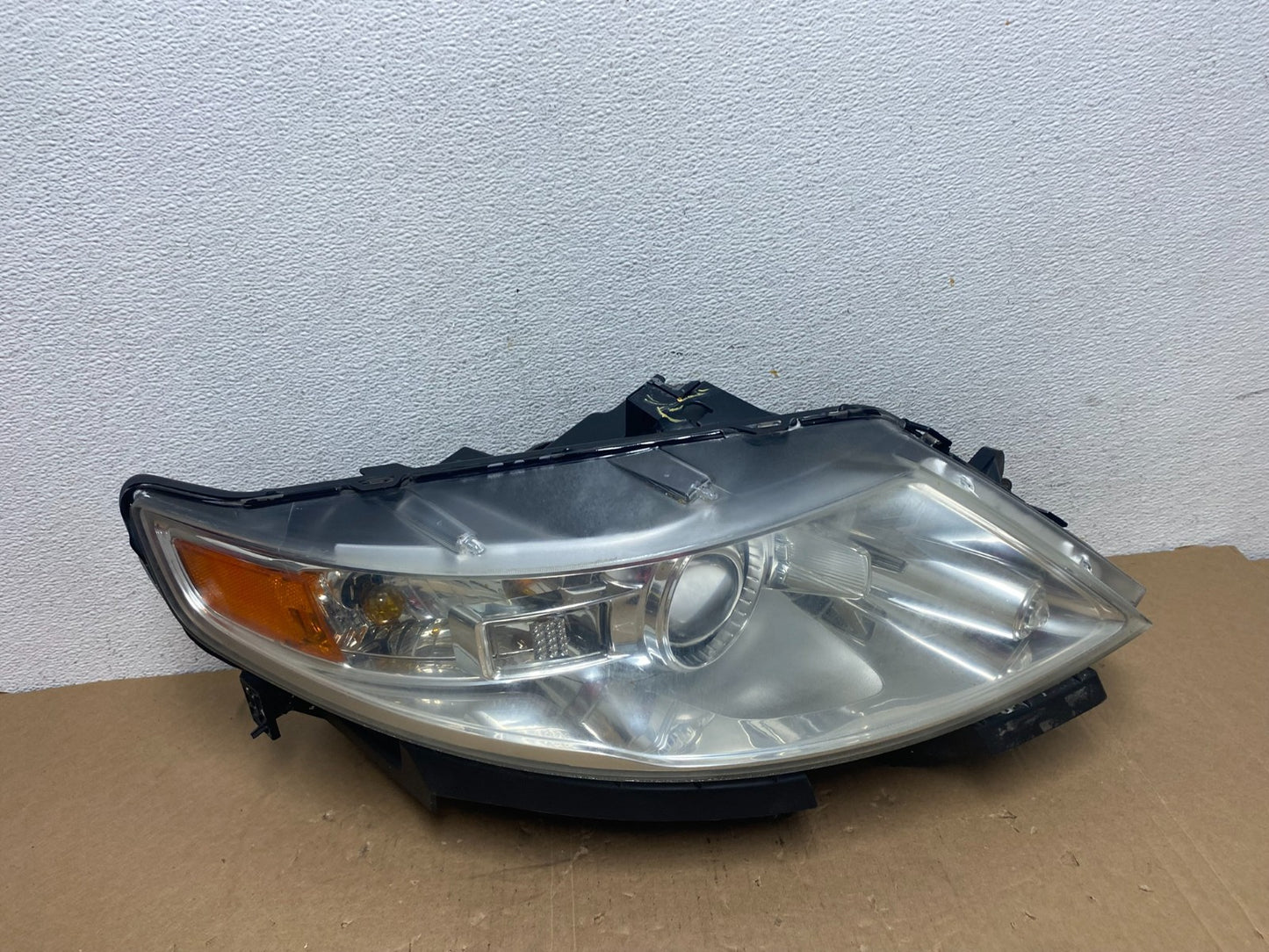2009-2012 Lincoln Mks Right Passenger RH Side Xenon HID Headlight AD7936 DW0