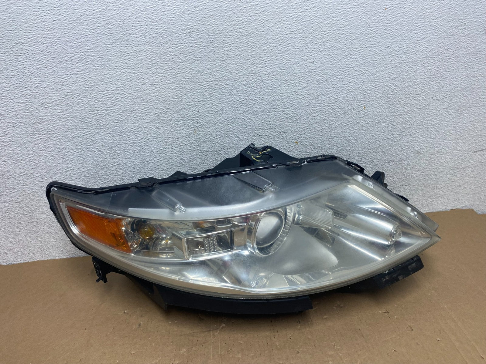 2009-2012 Lincoln Mks Right Passenger RH Side Xenon HID Headlight AD7936 DW0