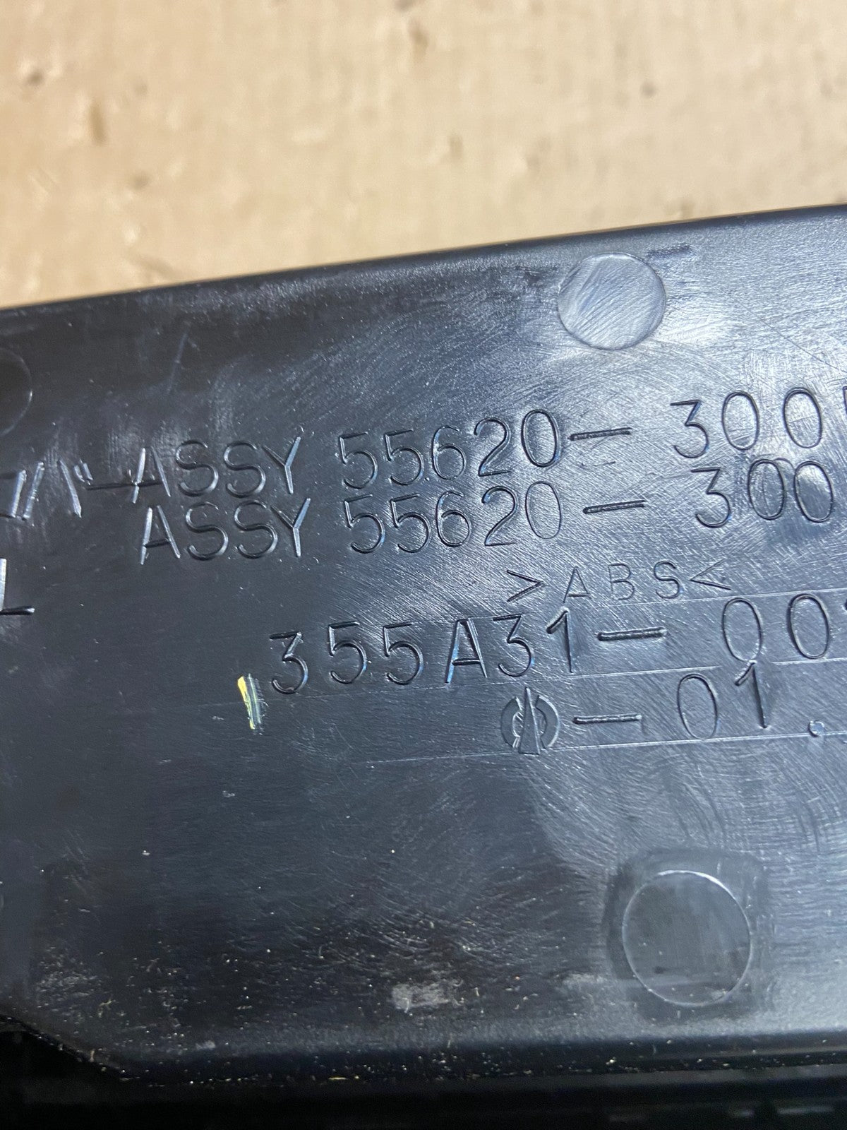 1998 2005 Lexus GS300 Center Console Shifter Bezel Cup Holder Trim AE3831 DG5