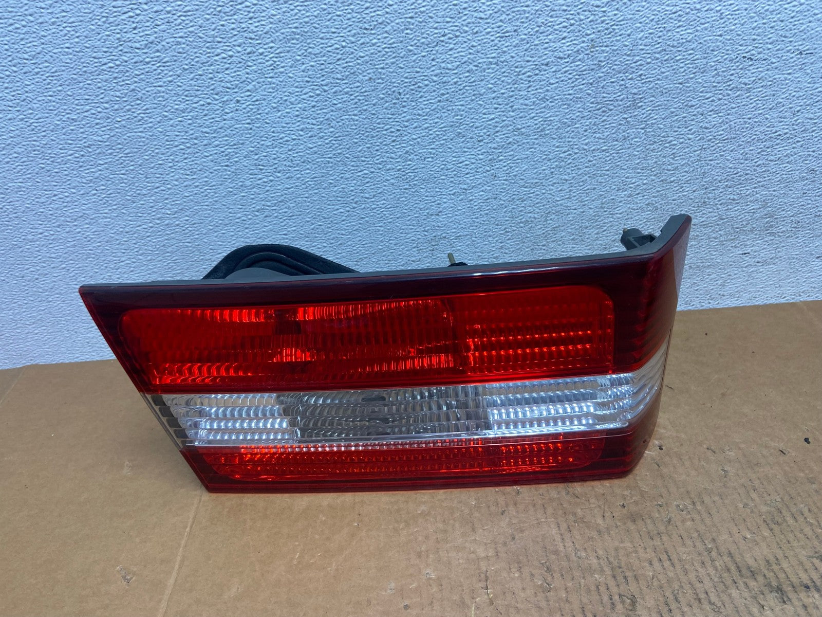 2000 2001 Lexus ES300 Inner Left Driver LH Side Tail Light AE0358 LK0