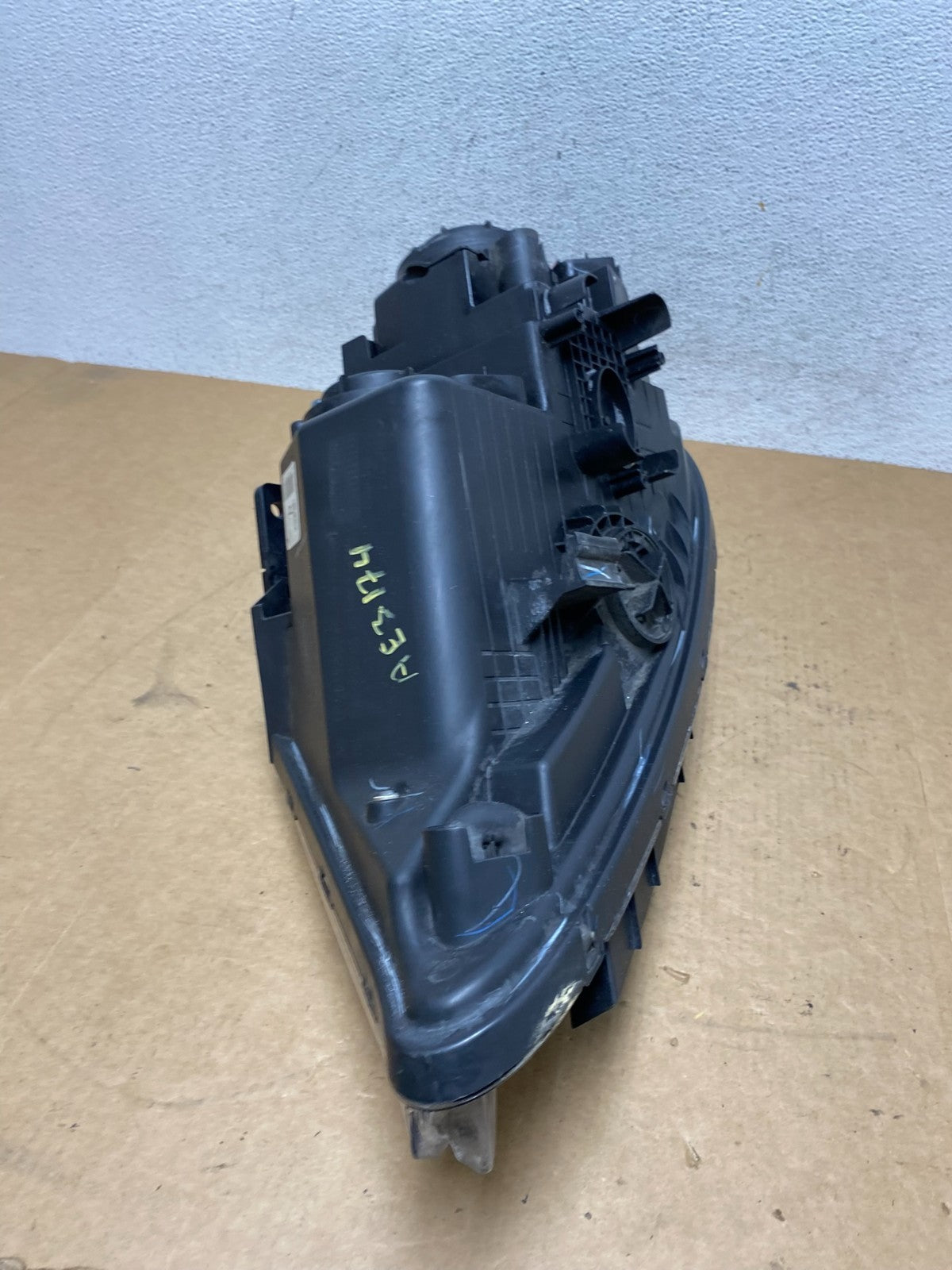 2014 to 2015 Kia Sorento Right Passenger RH Headlight Halogen AE3174 DW8