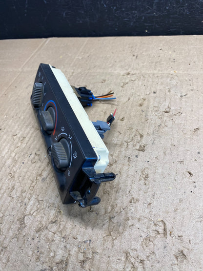 1999 to 2002 Chevrolet Silverado HVAC Heater Climate Control Module AC4702 DG2
