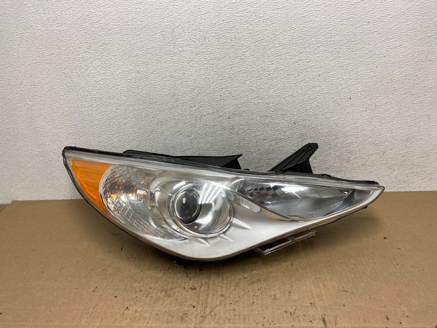 2011 - 2014 Hyundai Sonata Right Passenger Rh Side Headlight Halogen AE6470 DW0