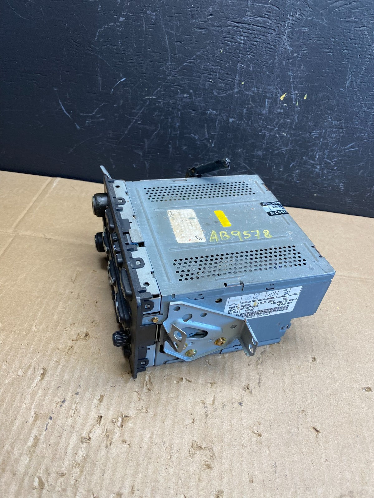 2003 - 2008 Pontiac Vibe GMC 6 Disc AM FM Radio Player Receiver AB9578 DG2