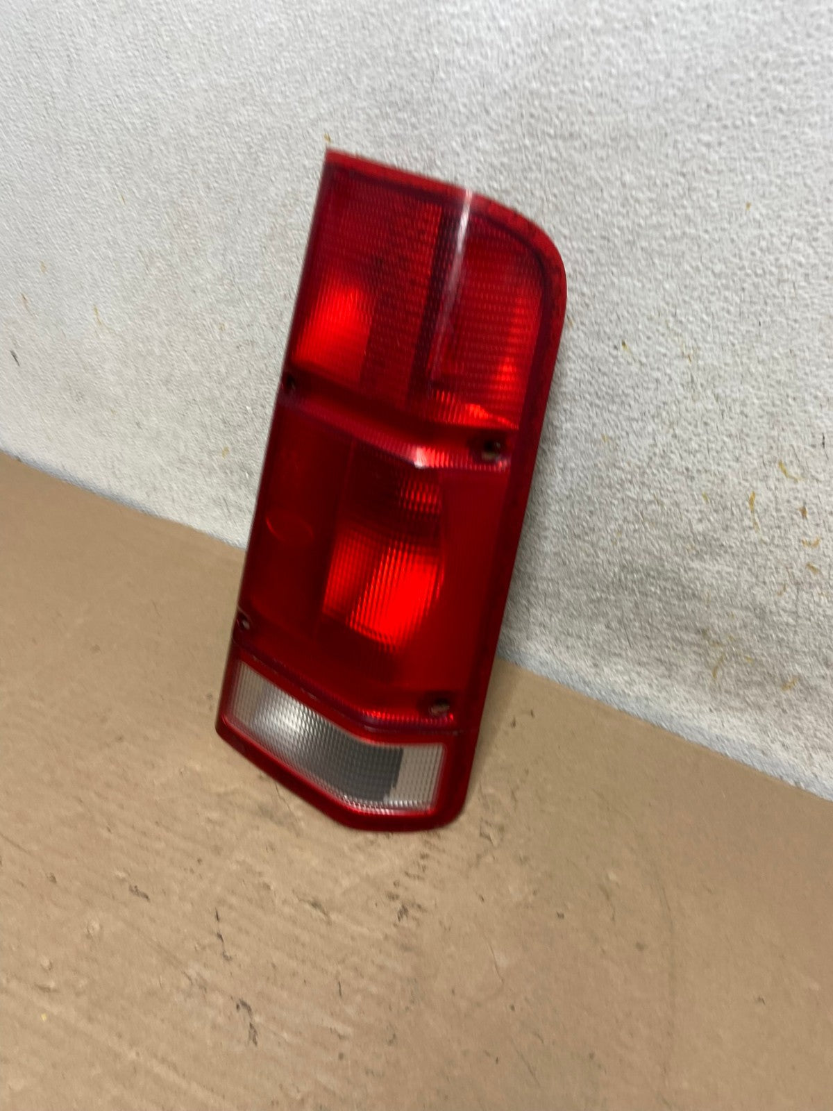 1999 - 2002 Land Rover Discovery Right Passenger Side Tail Light AH9451 LK1
