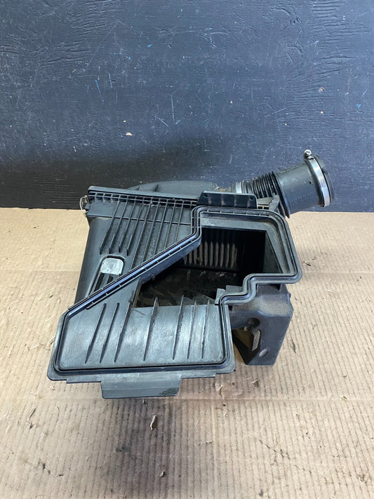 2002 to 2008 BMW 7 E65 E66 750Li 750i Right Side Air Cleaner Intake Box I3403 DG0