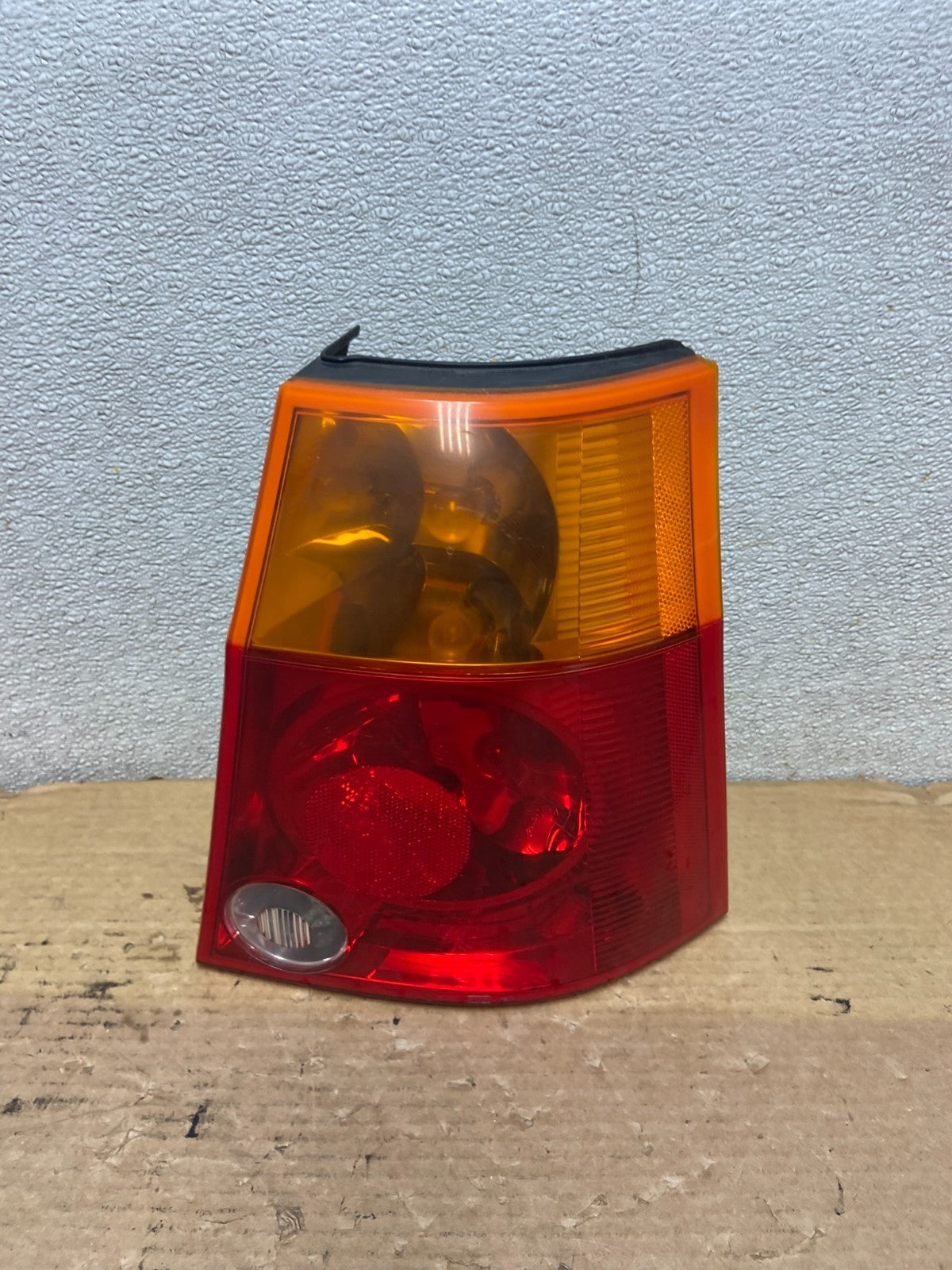 2004 to 2006 Chrysler Pacifica Right Passenger Rh Side Tail Light  AB5301 LK0
