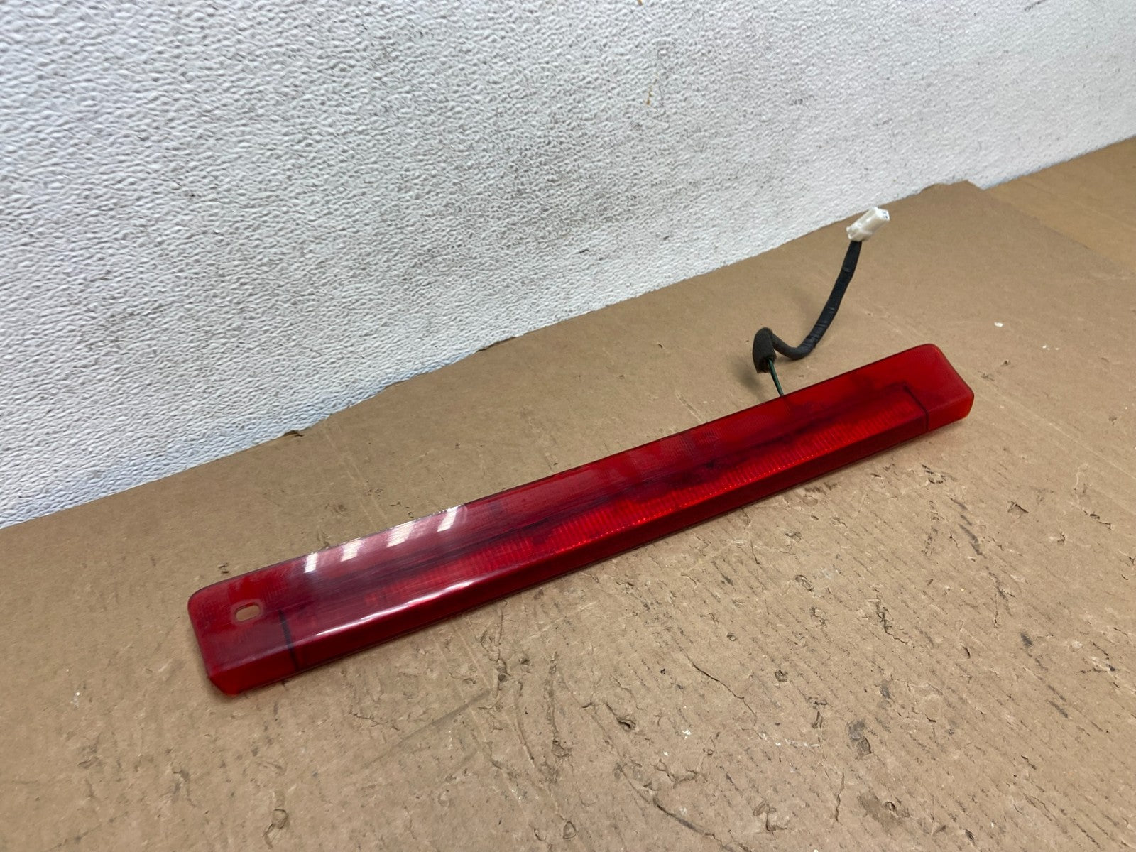 2005 to 2011 Hyundai Accent Trunk Lid Hatch 3rd Brake Light AD8211 DG2