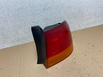 1996 to 1998 Honda Civic Tail Light 2-Door Right Passenger P8894 DW2