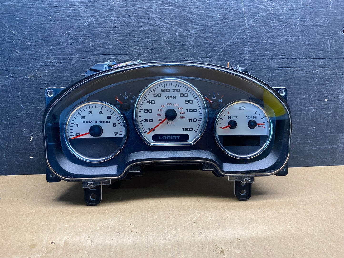 2004 - 2005 Ford F150 F-150 Lariat Speedometer Cluster Gauge ag7420 DG0