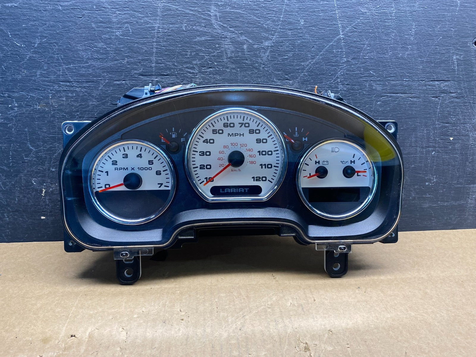 2004 - 2005 Ford F150 F-150 Lariat Speedometer Cluster Gauge ag7420 DG0