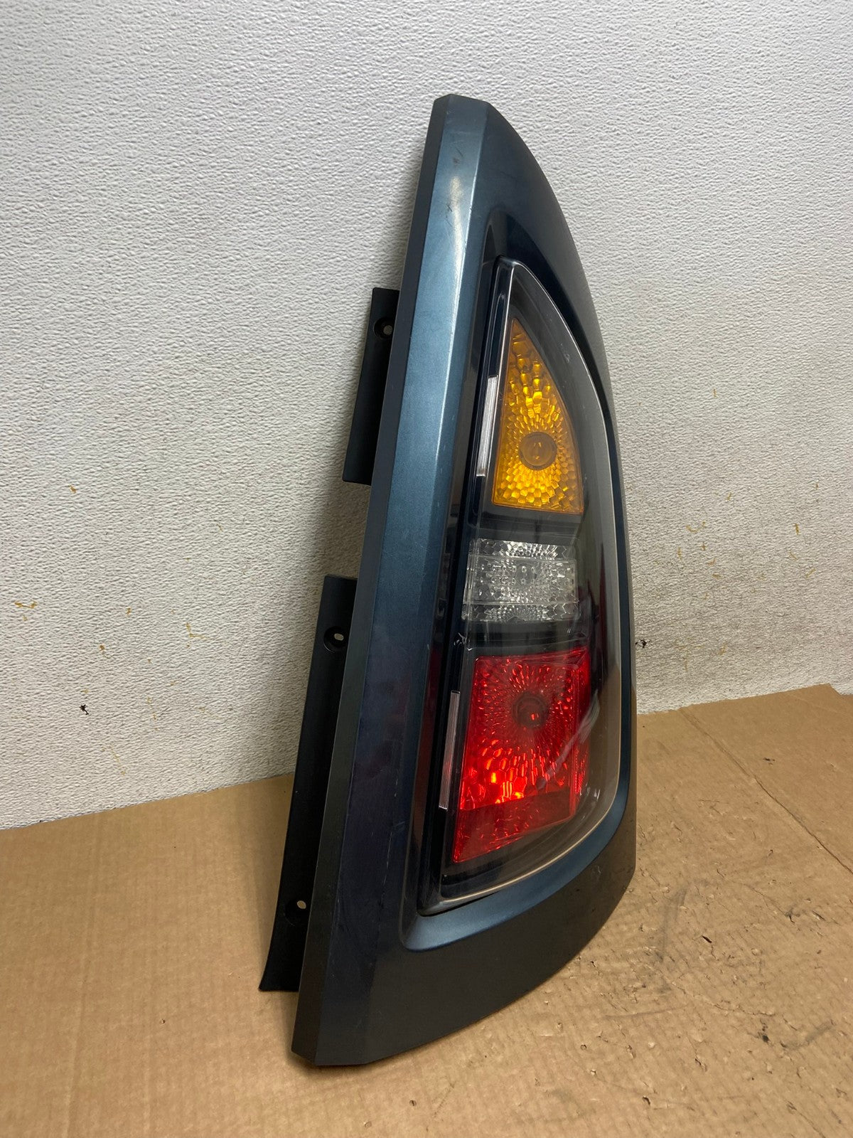 2010 to 2011 Kia Soul Right Passenger RH Side Tail Light AI5437 LK2