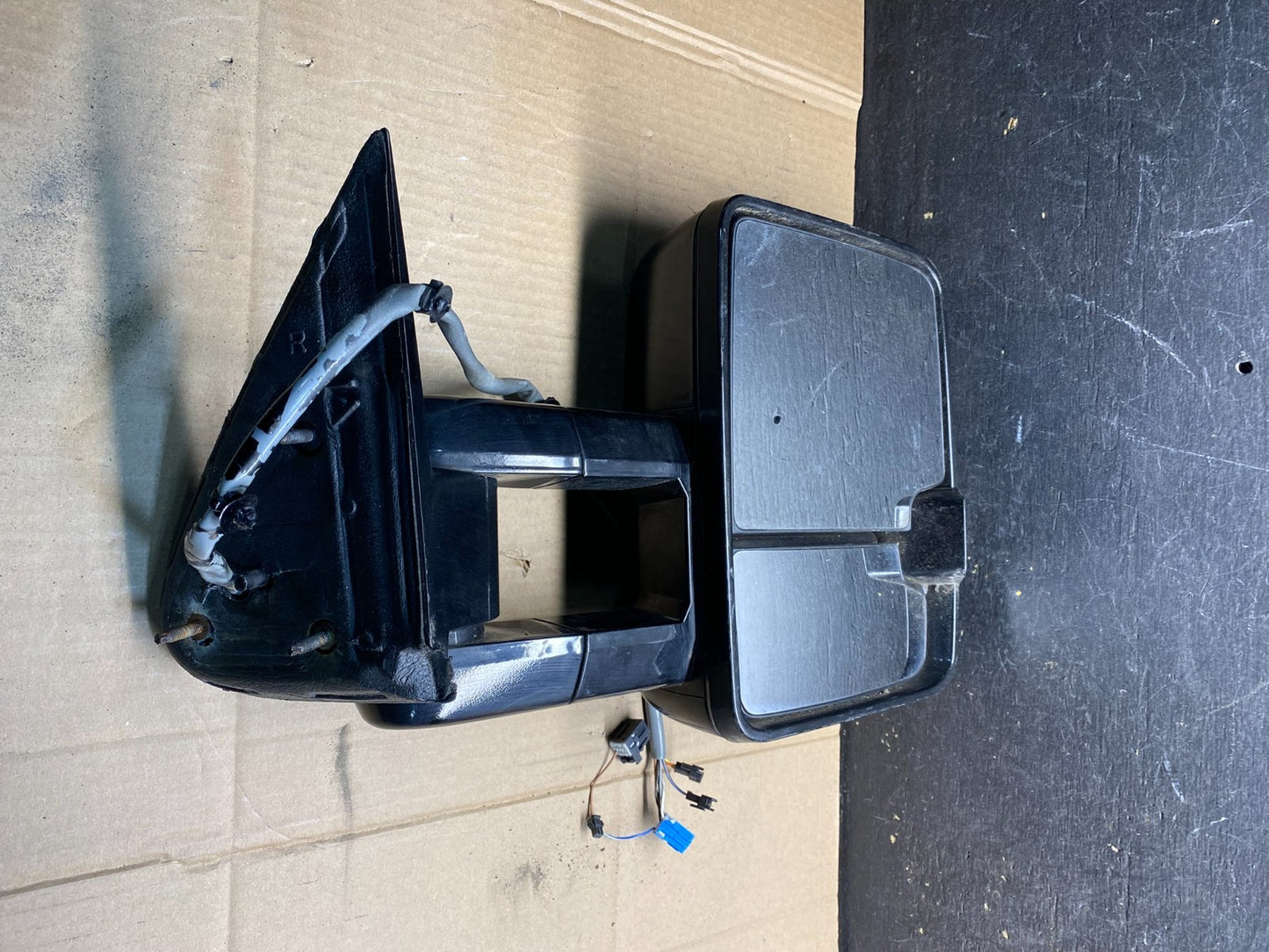 2003 - 2006 GMC Sierra Right Turn Signal Door Mirror AB04999