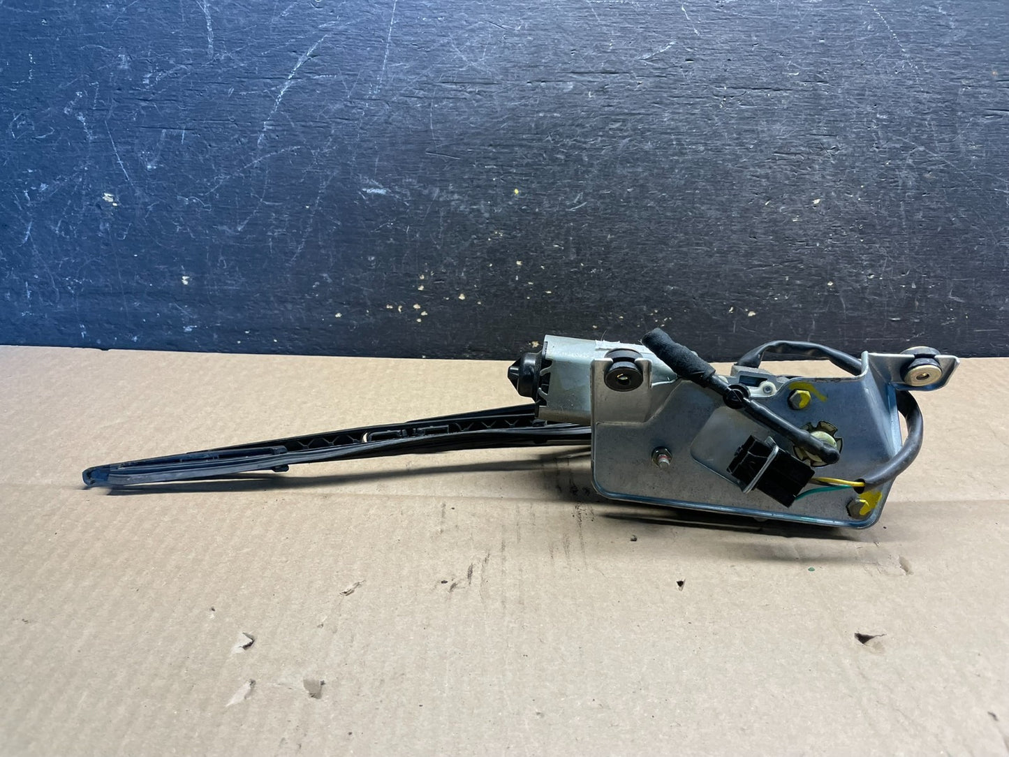 1999 to 2005 Saab 9-5 Wagon Rear Windshield Wiper Motor U2095 PS5