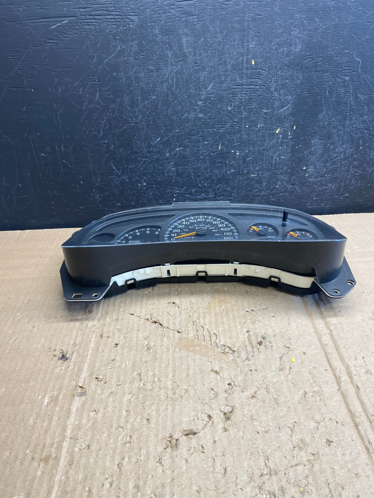 2003 to 2006 Chevrolet Silverado Yukon Cluster Gauge Speedometer AE2014 DG4