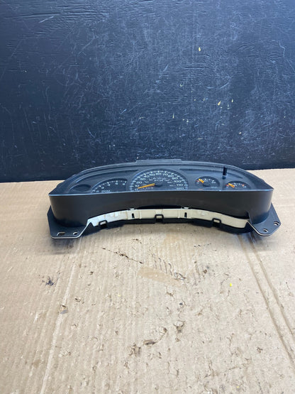 2003 to 2006 Chevrolet Silverado Yukon Cluster Gauge Speedometer AE2014 DG4