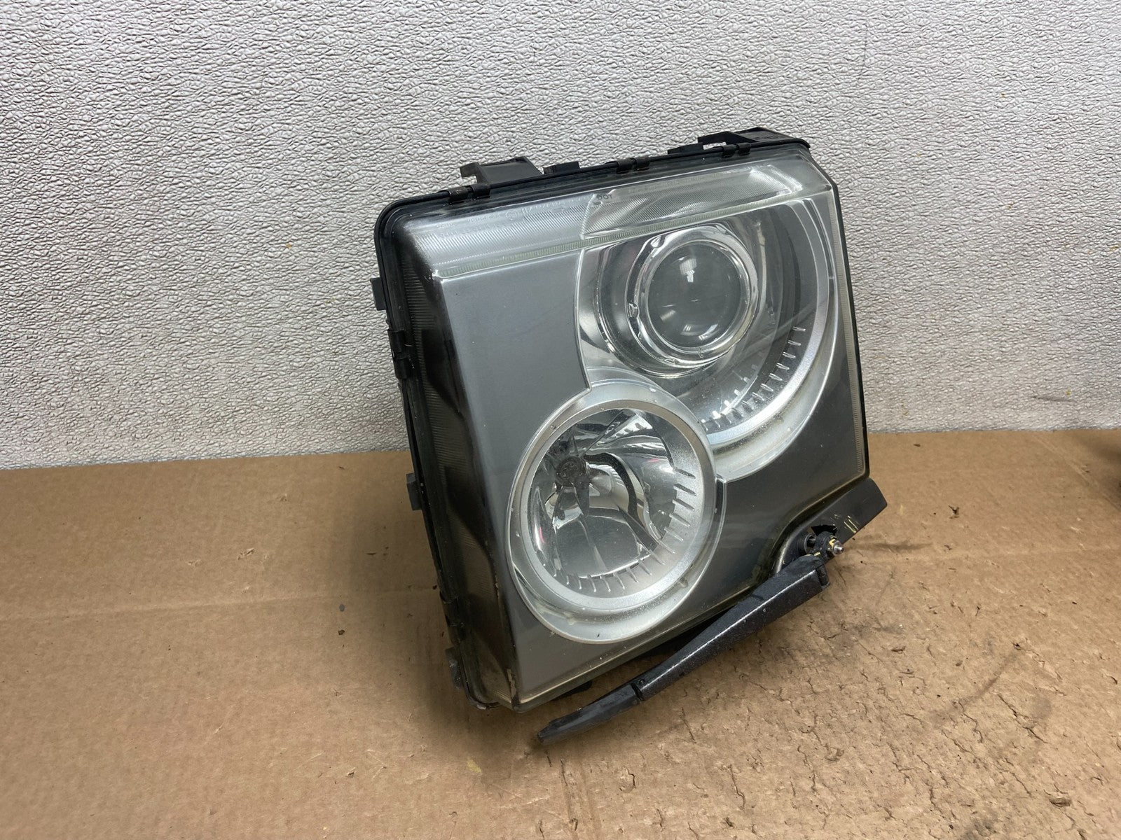 2003 to 2004 Land Rover Range Rover Left Driver Headlight  Xenon HID Y9208 DW2
